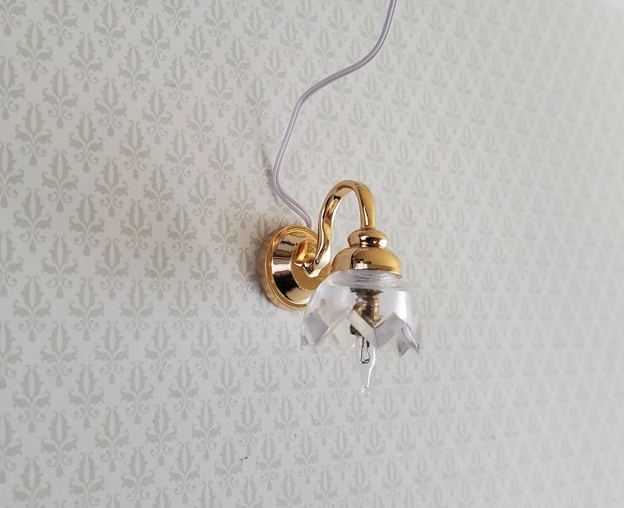 Dollhouse Miniature Sconce Lily Flower Shade Gold 12 Volt 1:12 Wall Light - Image 3