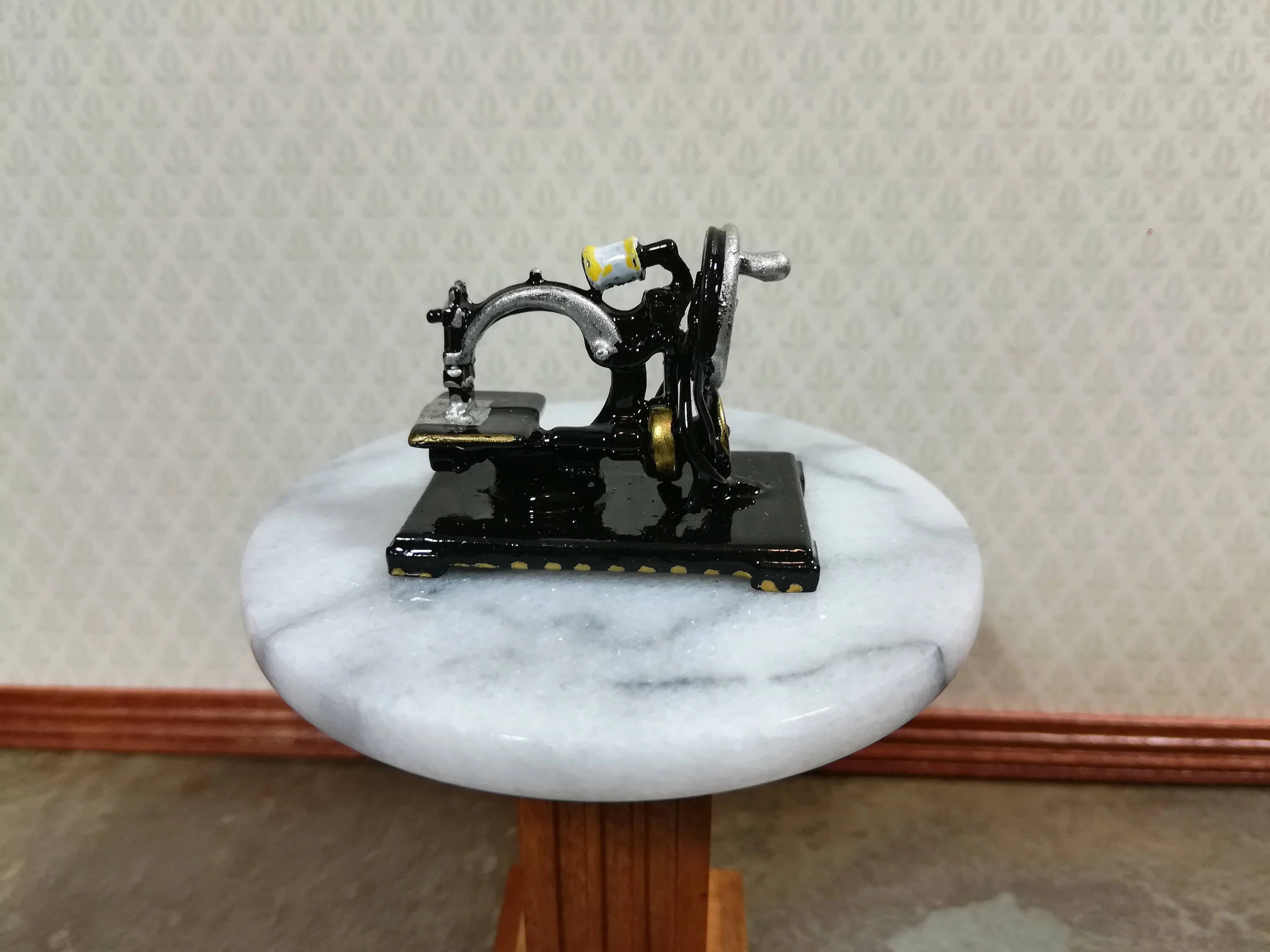 Dollhouse Miniature Sewing Machine Vintage Style Metal 1:12 Scale - Image 2