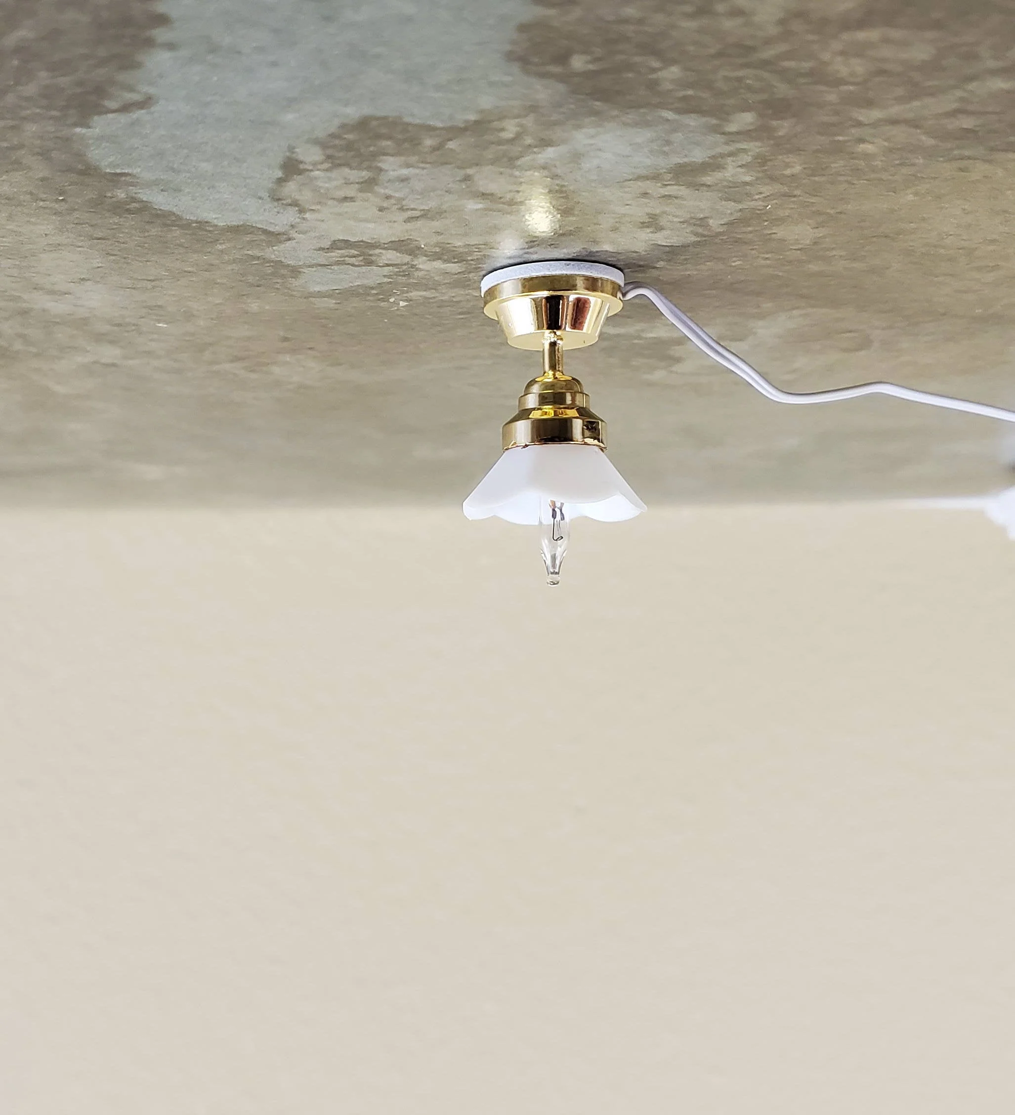 Dollhouse Miniature Small Ceiling Light Flower Shade 12 Volt w/ Plug 1:12 Scale - Image 2