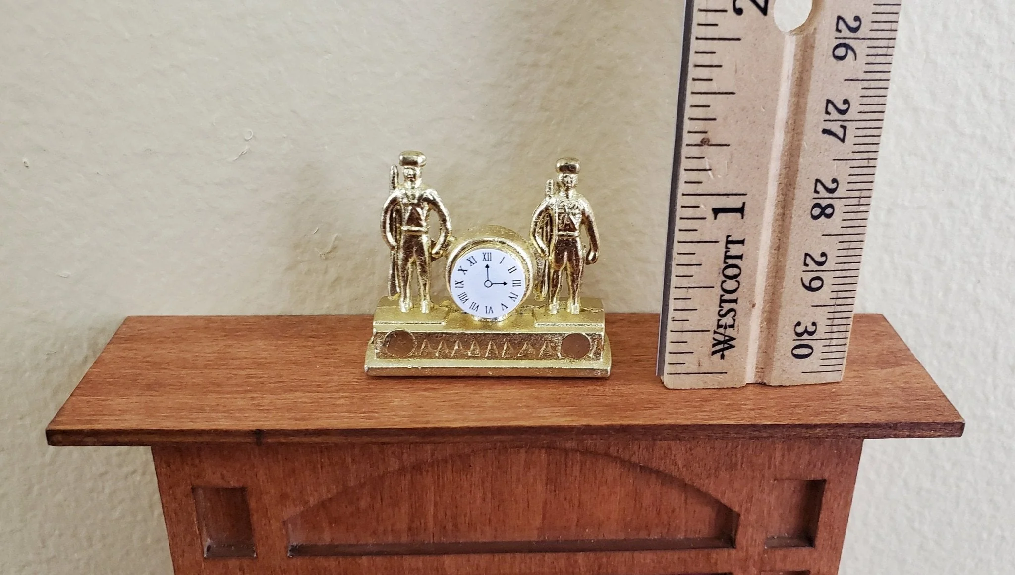 Dollhouse Soldier Mantle Clock Gold 1:12 Scale Miniatures Decor - Image 4