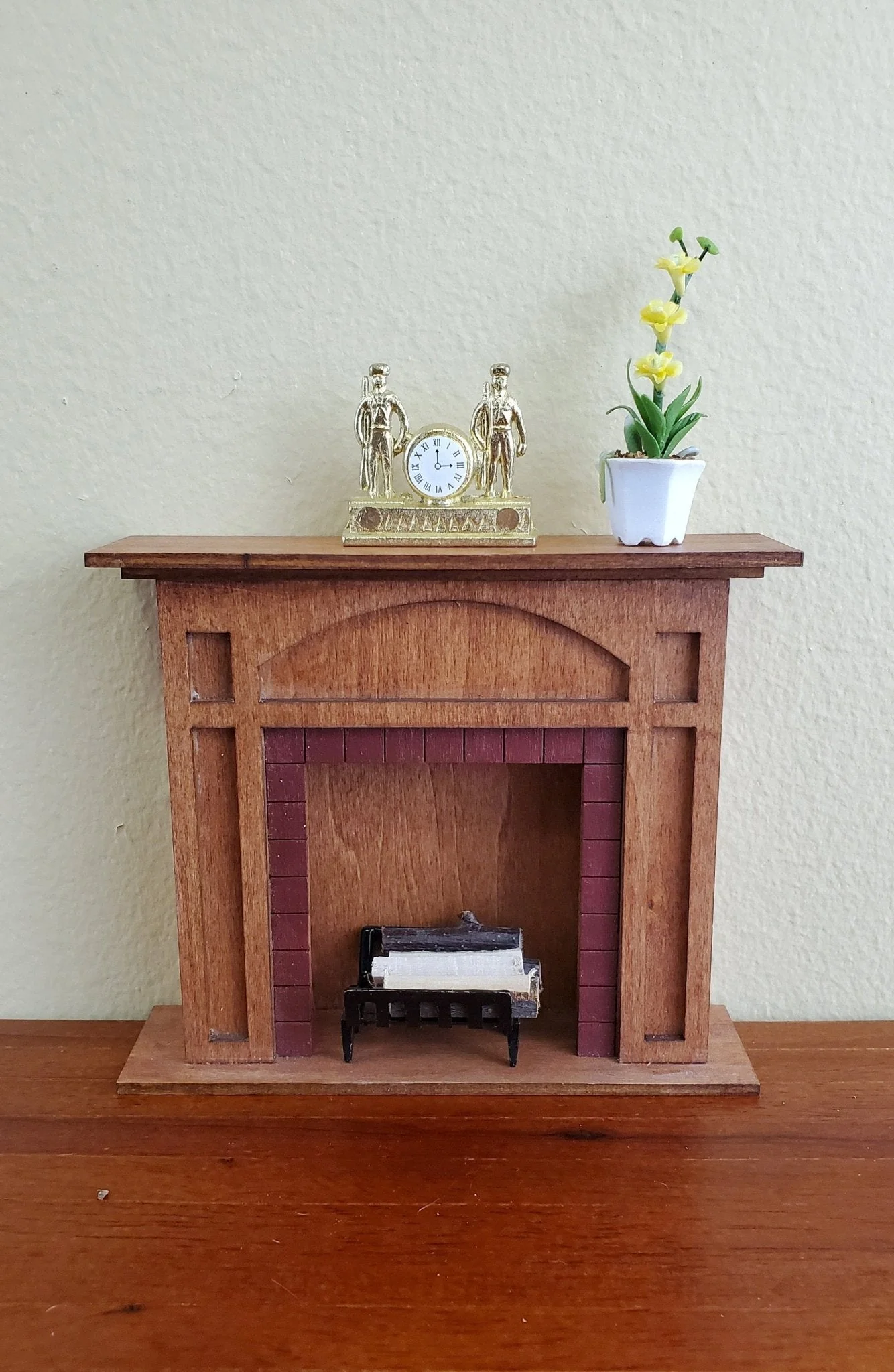 Dollhouse Soldier Mantle Clock Gold 1:12 Scale Miniatures Decor - Image 5