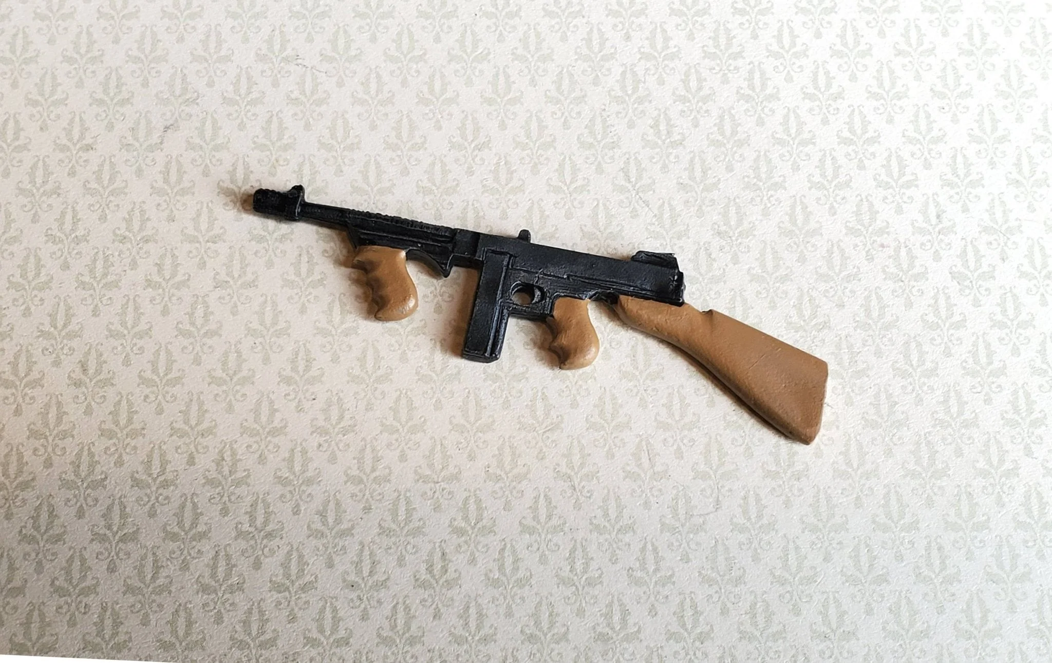 Dollhouse Miniature Thompson Submachine Gun Tommy Gun 1:12 Scale Painted Metal