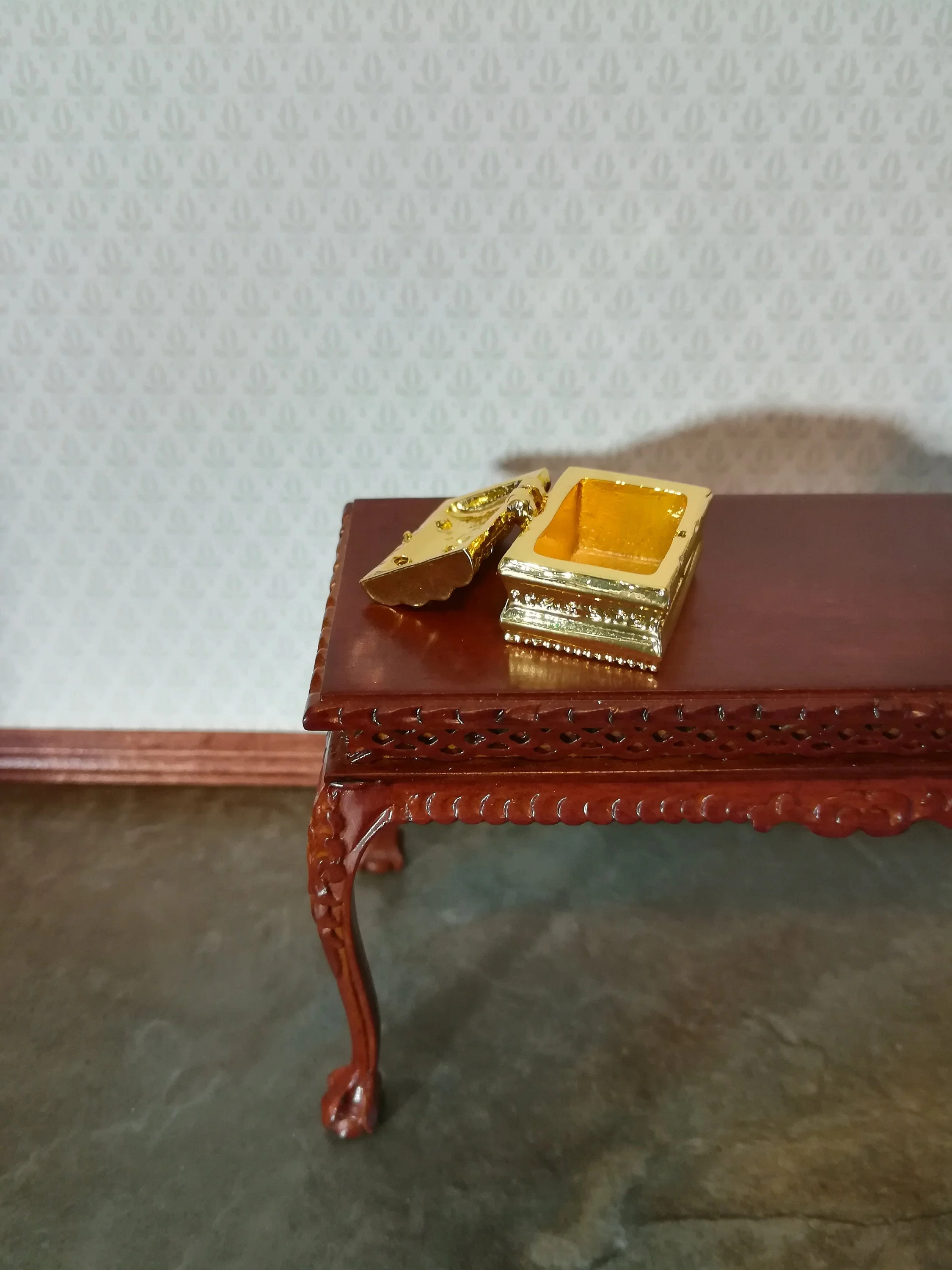 Dollhouse Treasure Chest or Jewelry Box Large Gold with Opening Lid 1:12 Scale - Image 4