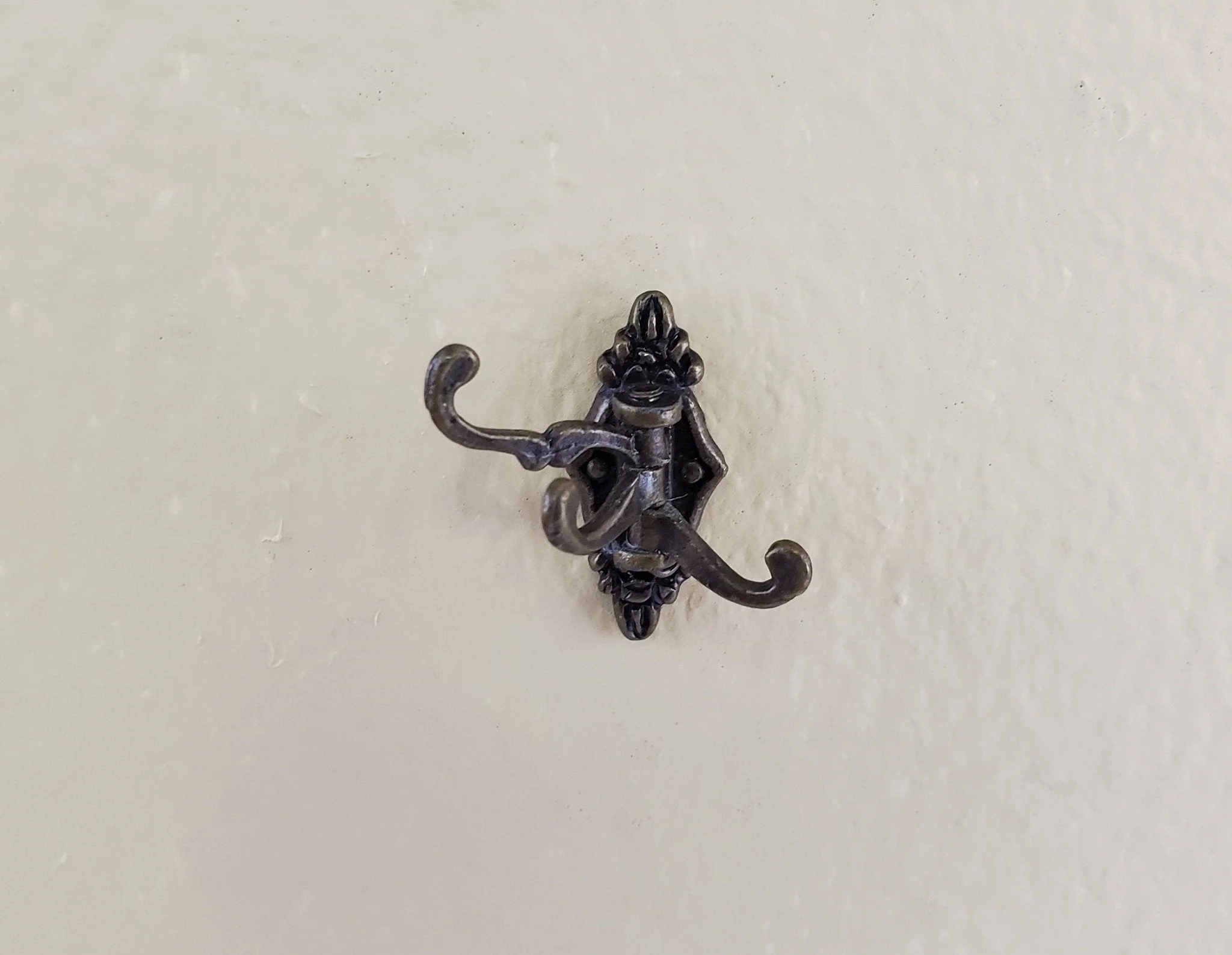Dollhouse Miniature Triple Hook Moveable Hats Ties 1:12 Scale Antique Bronze Finish - Image 2