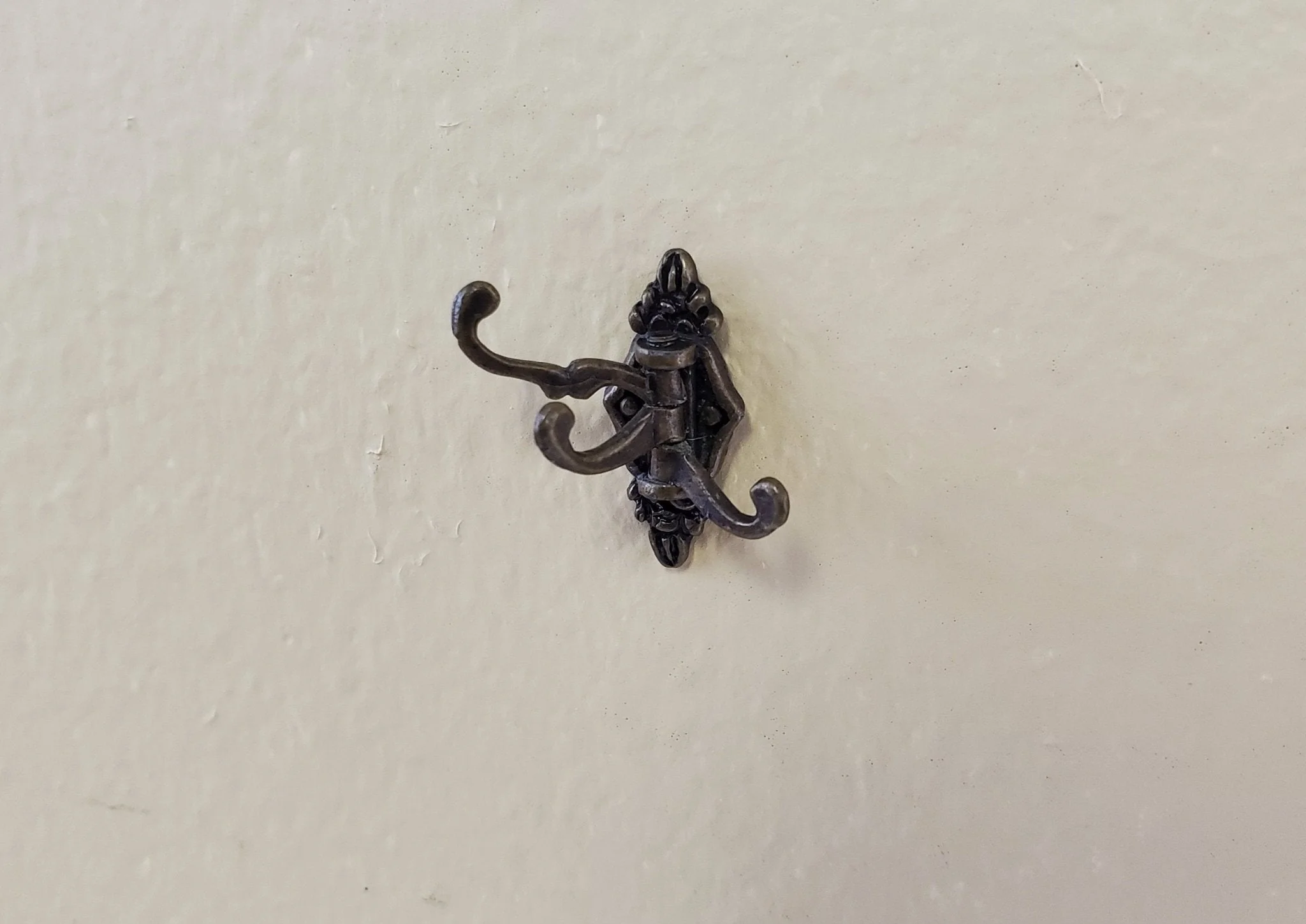 Dollhouse Miniature Triple Hook Moveable Hats Ties 1:12 Scale Antique Bronze Finish - Image 3