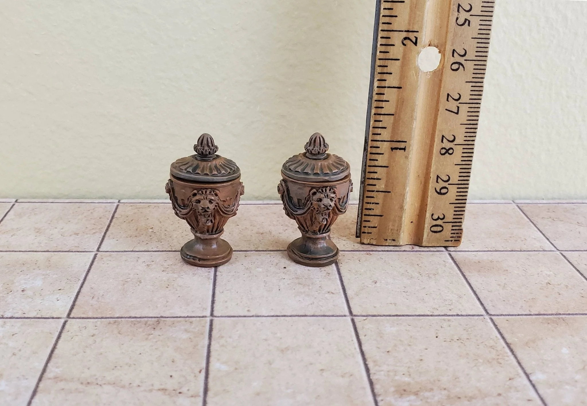 Dollhouse Miniature Urn Lion Head Classical with Lid Resin 1:12 Scale Aged - Image 4
