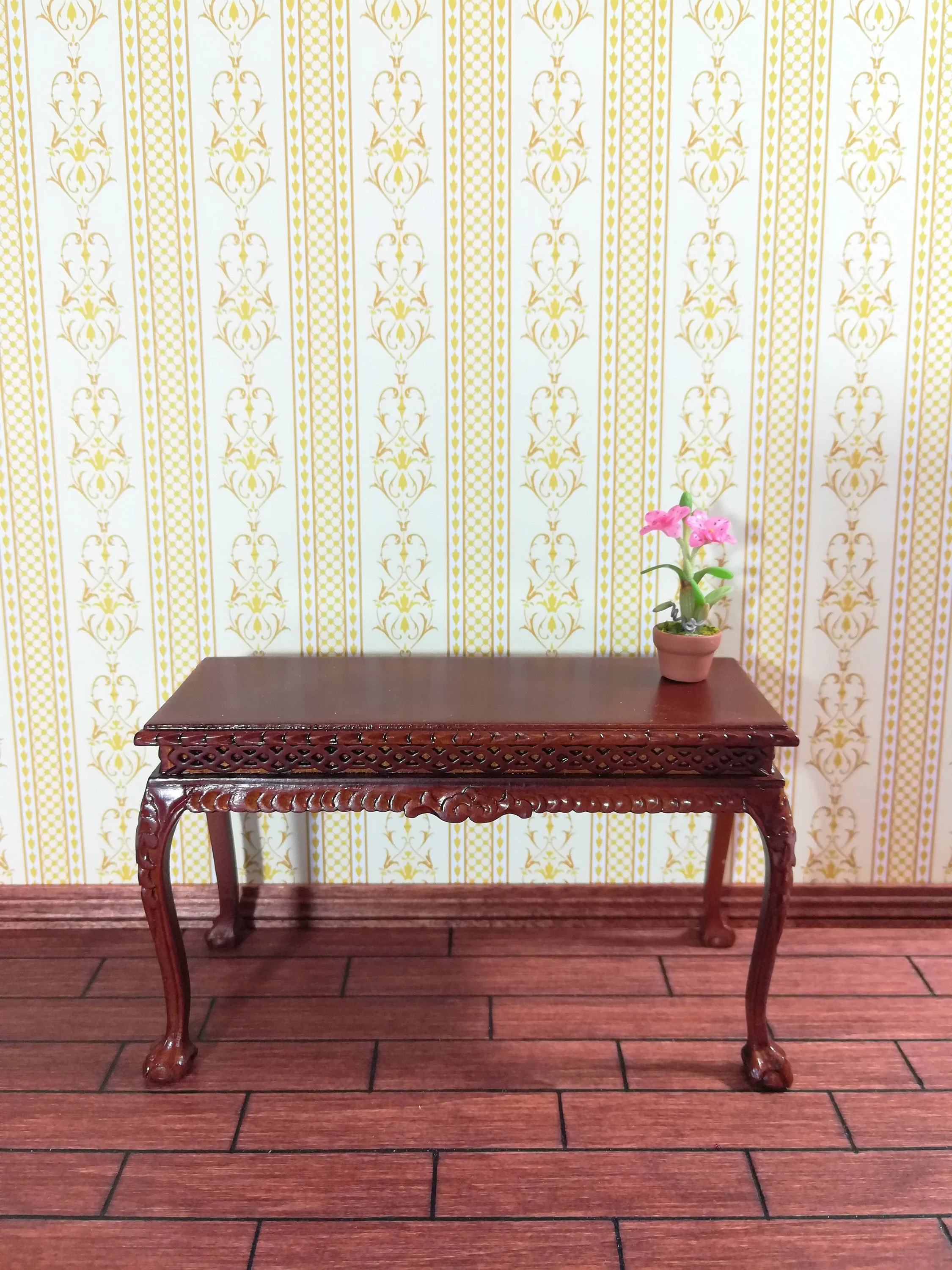 Dollhouse Miniature Wallpaper Brodnax Gold White Cream "Palais" 1:12 Scale - Image 4
