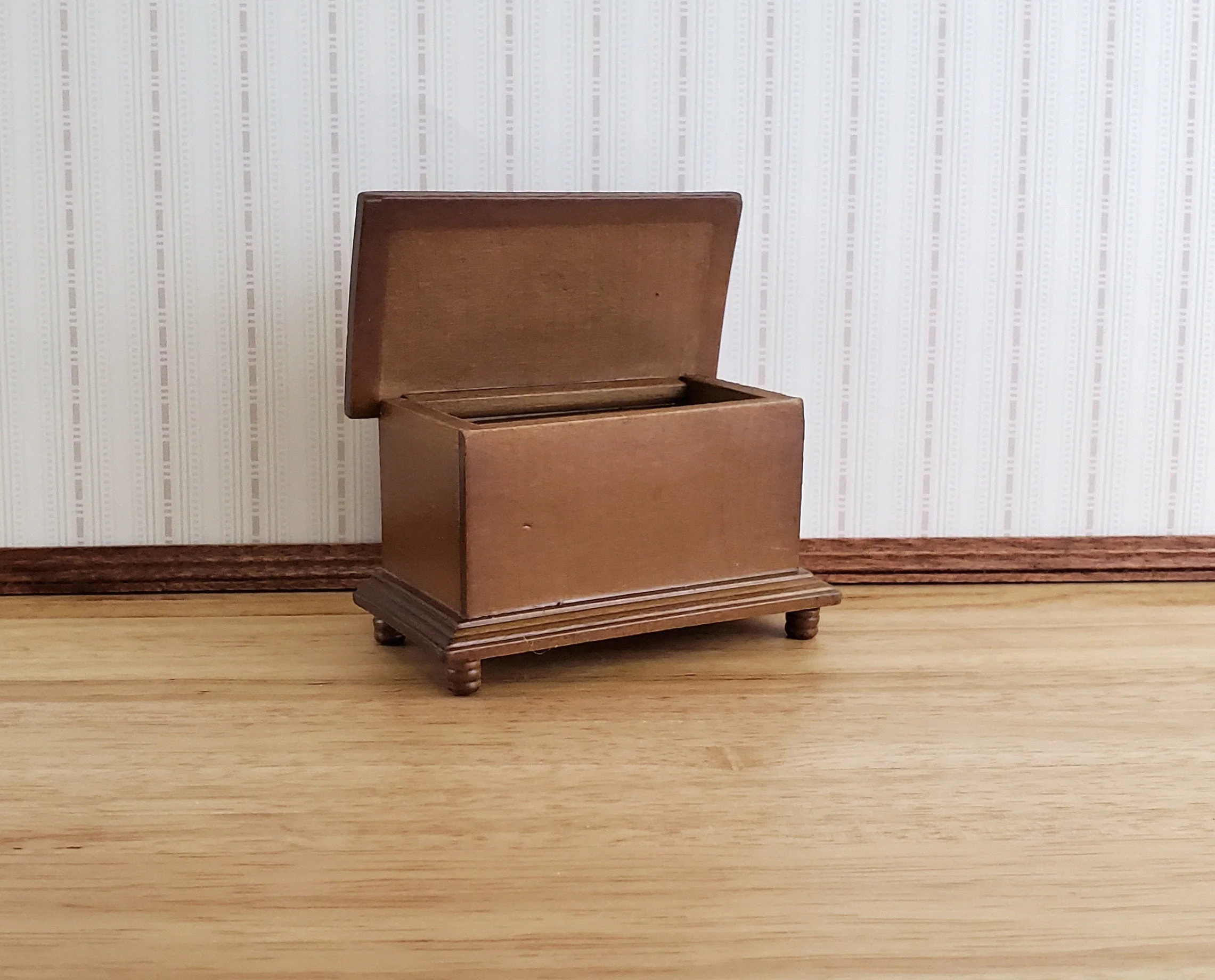 Dollhouse Miniature Wood Blanket Trunk or Toy Chest 1:12 Scale Furniture - Image 2