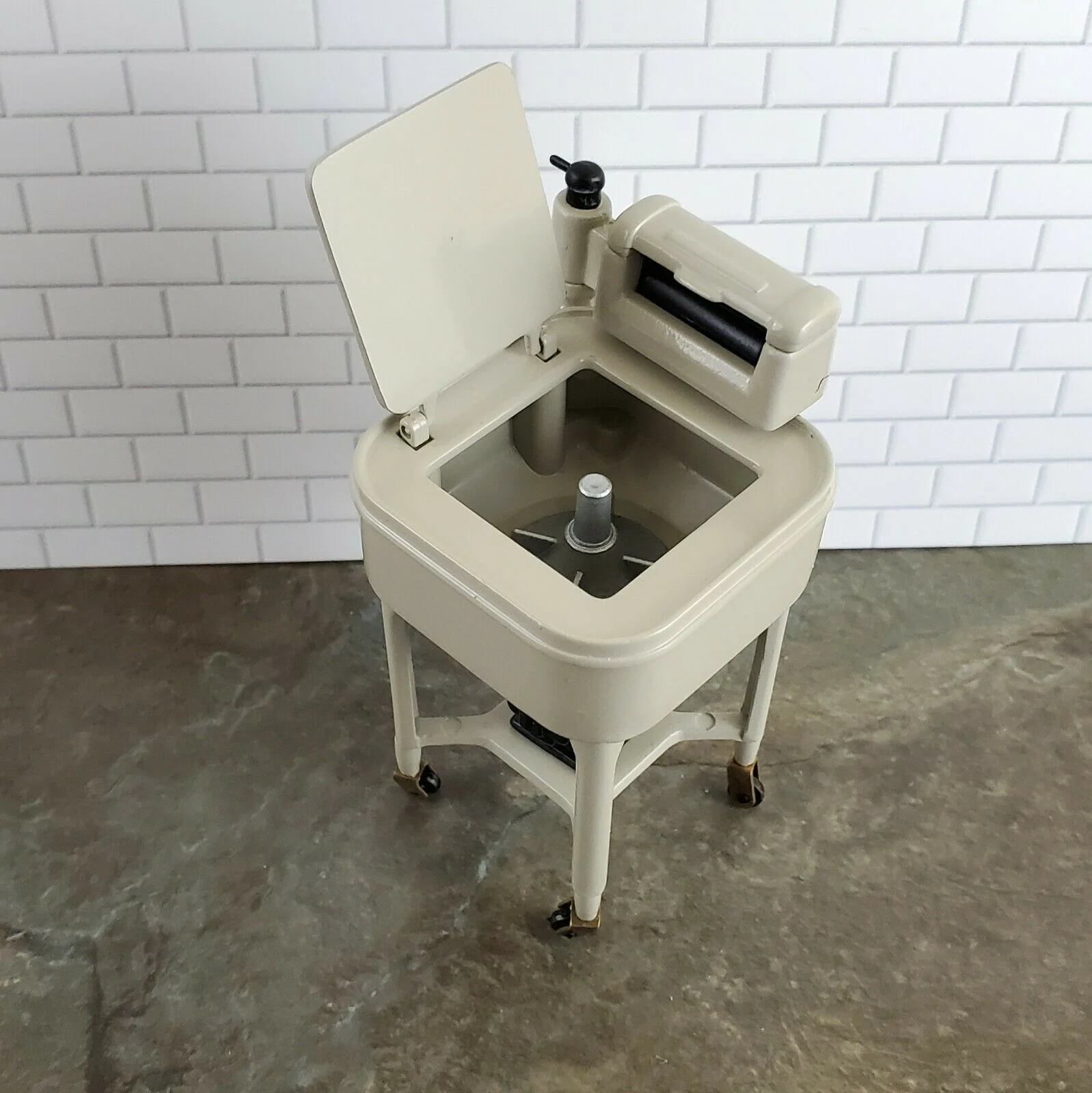 Dollhouse Miniature Wringer Washer Maytag Vintage Style 1920s 1:12 Scale - Image 4