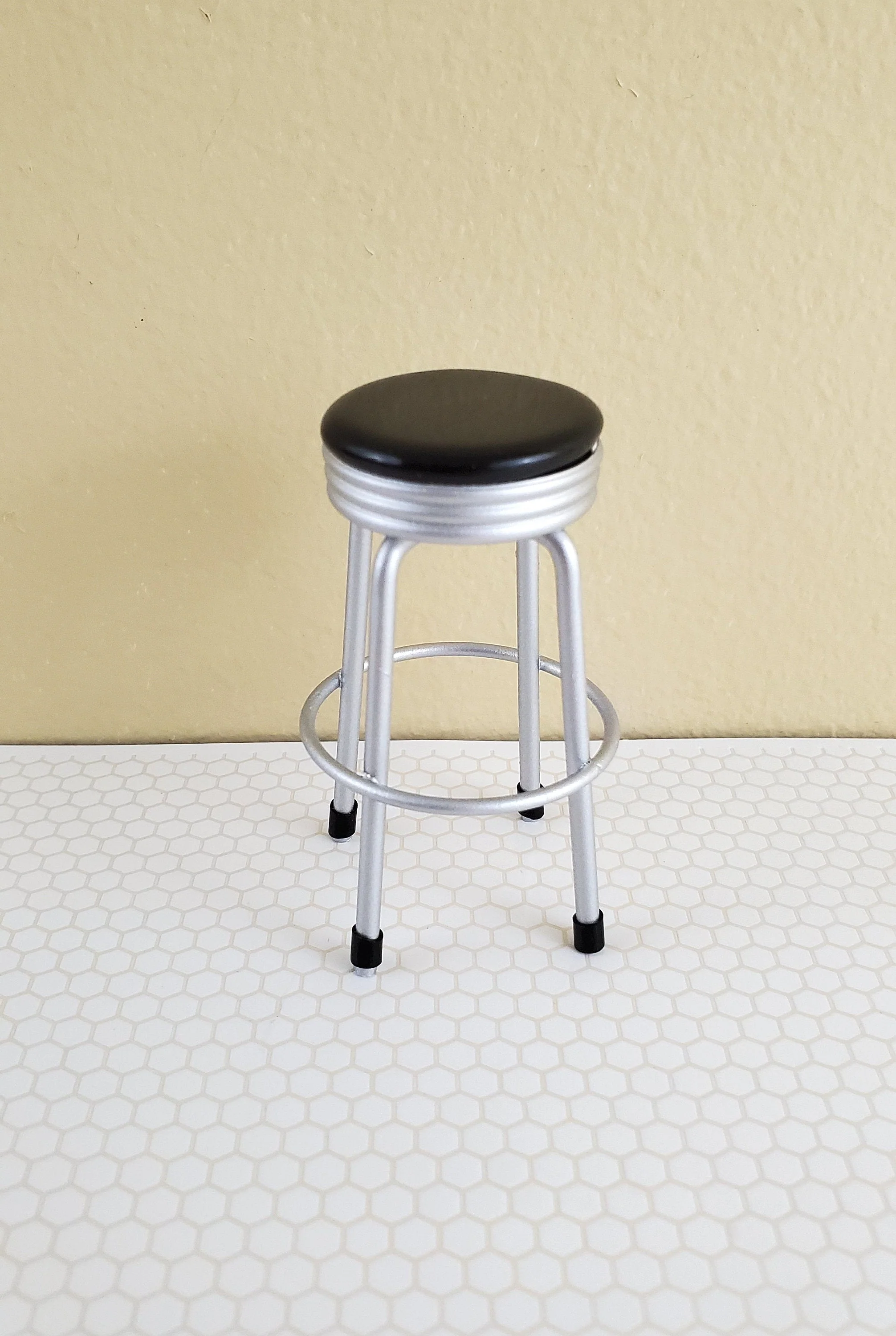 Dollhouse Miniatures 1950s Style Kitchen Stool Black 1:12 Scale Miniature Furniture - Image 3