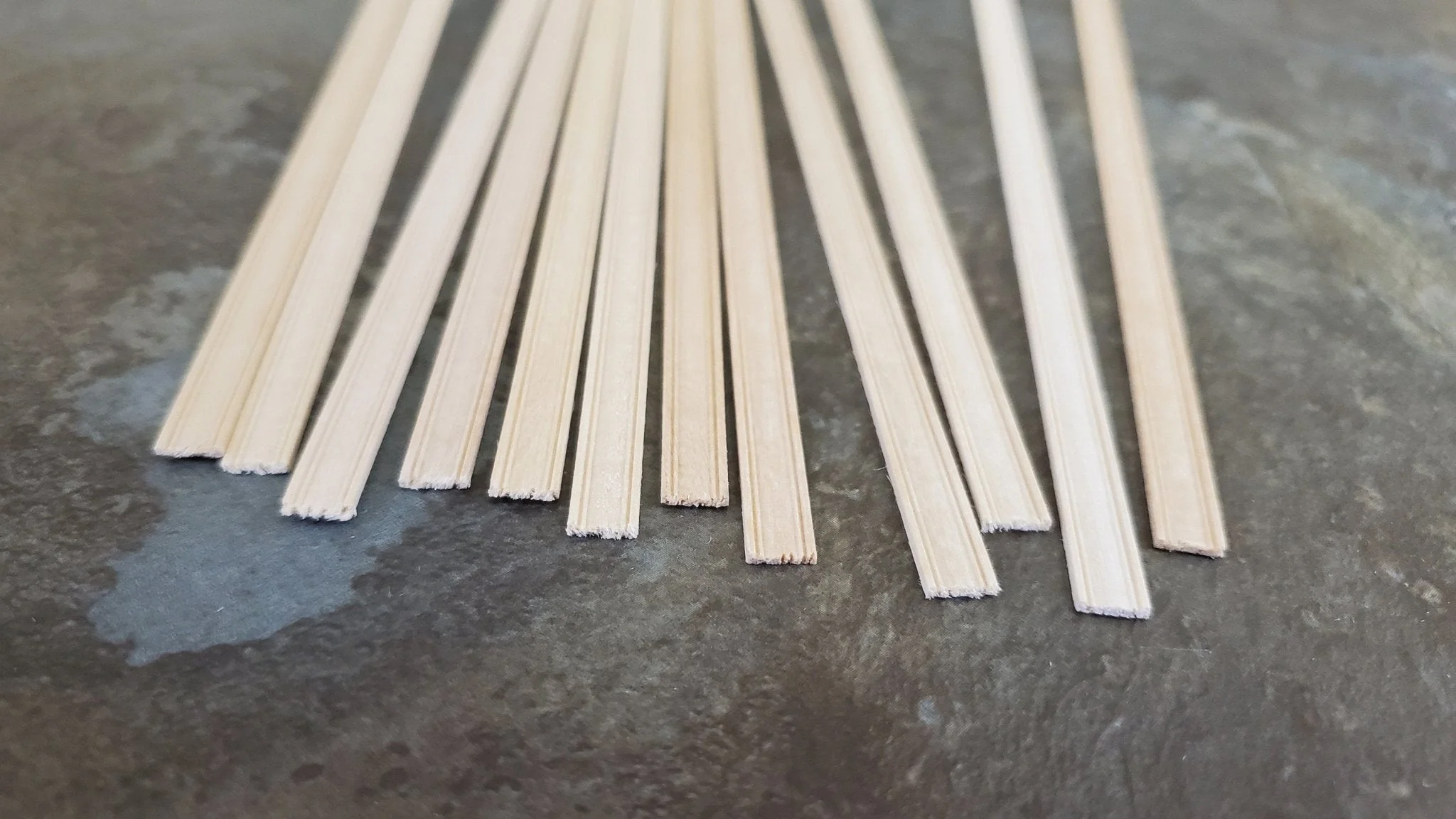 Dollhouse Miniatures 6" Scrap Trim Chair Rail or Trim Molding 1/4" wide 12 Pieces 1:12 Scale