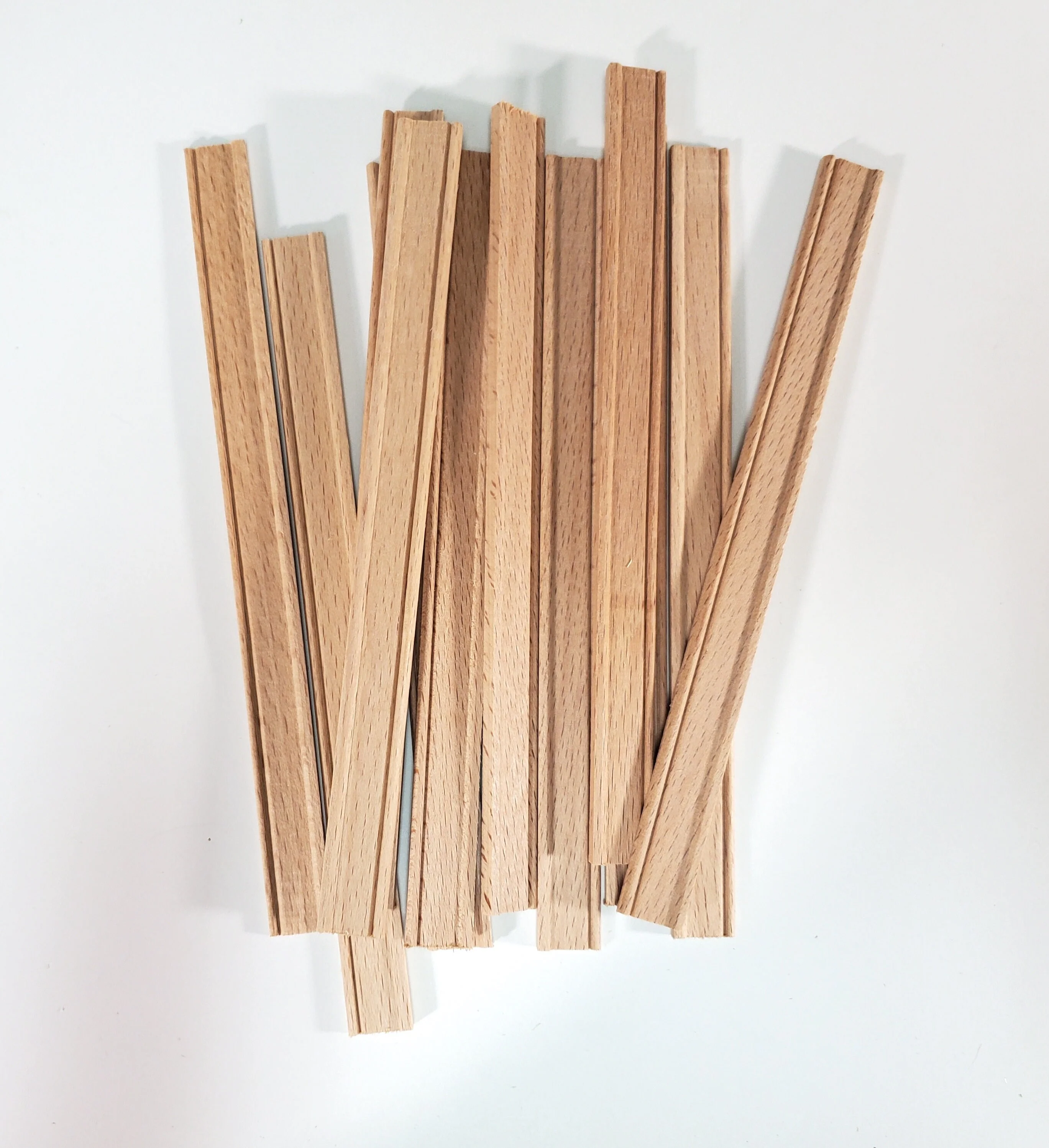 Dollhouse Miniatures Baseboard Trim 6" x12 Scrap Pieces 1:12 Scale CLA77055 - Image 2