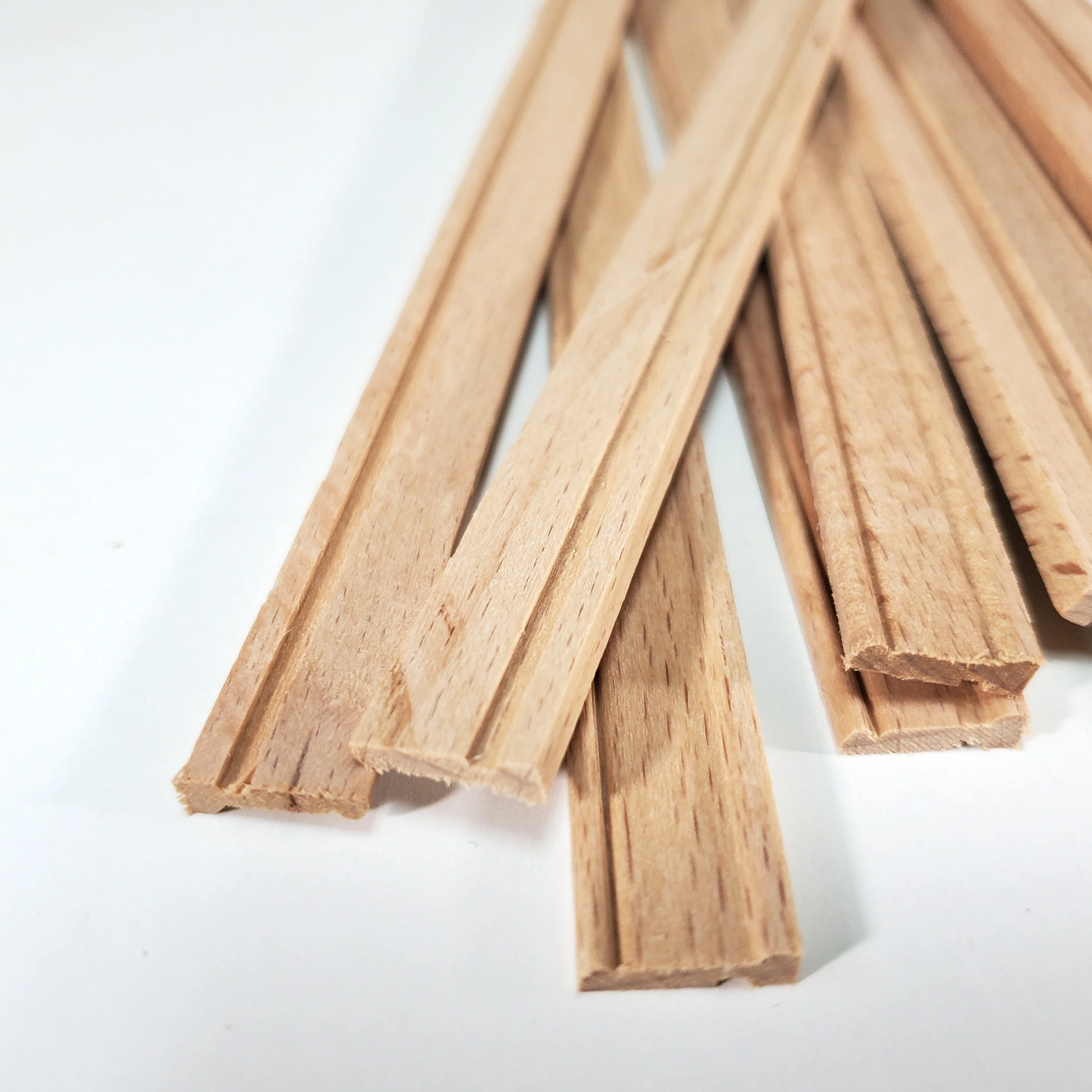 Dollhouse Miniatures Baseboard Trim 6" x12 Scrap Pieces 1:12 Scale CLA77055 - Image 4
