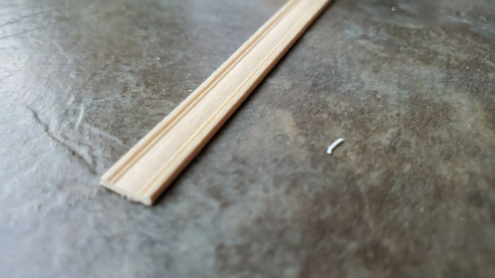 Dollhouse Miniatures Chair Rail or Trim Molding 1/4" wide x 18" long 1:12 Scale - Image 3