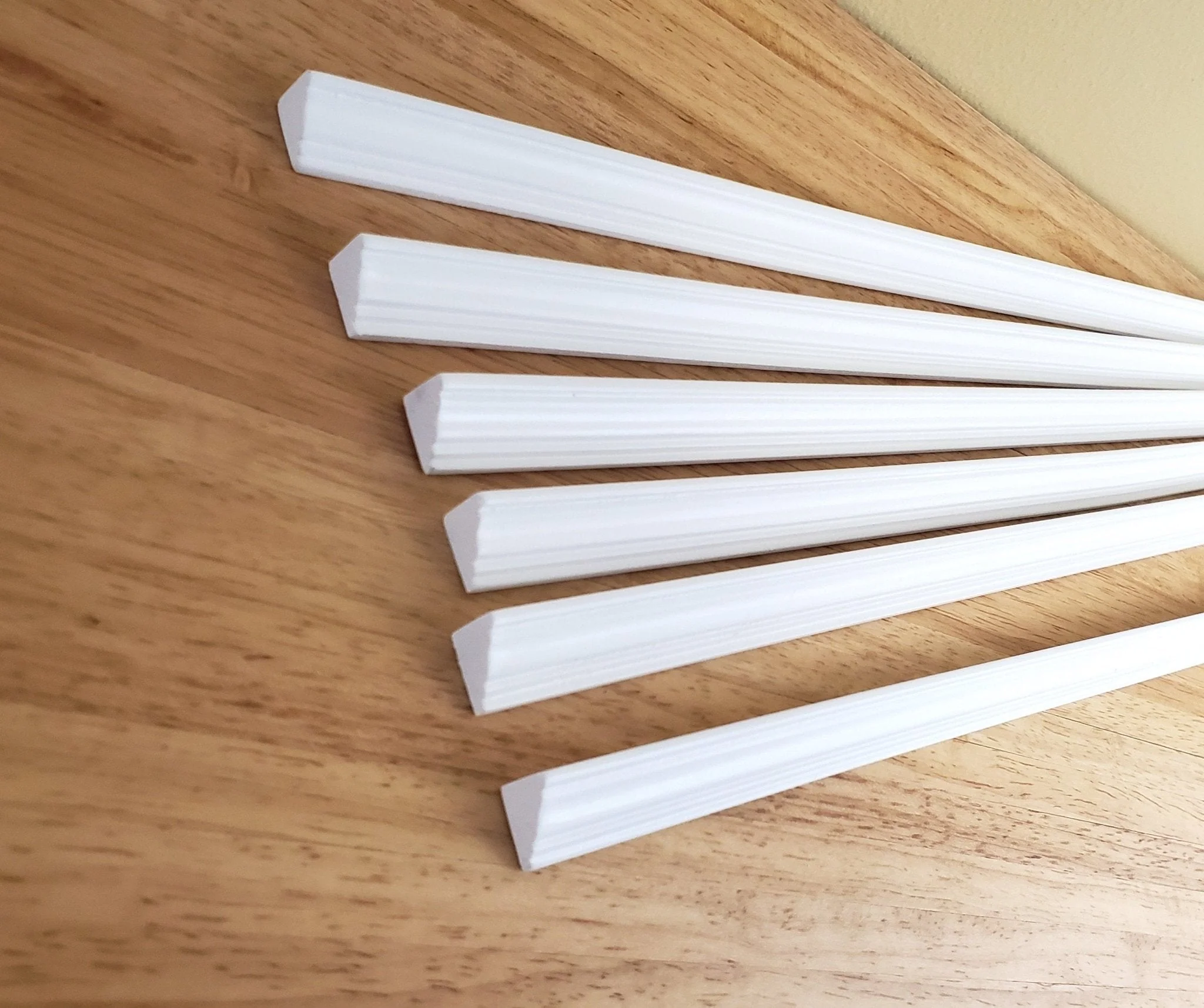 Dollhouse Miniatures Crown Molding x6 White Trim Cornice Large 1/2" wide x 17 3/4" long 1:12 Scale - Image 2