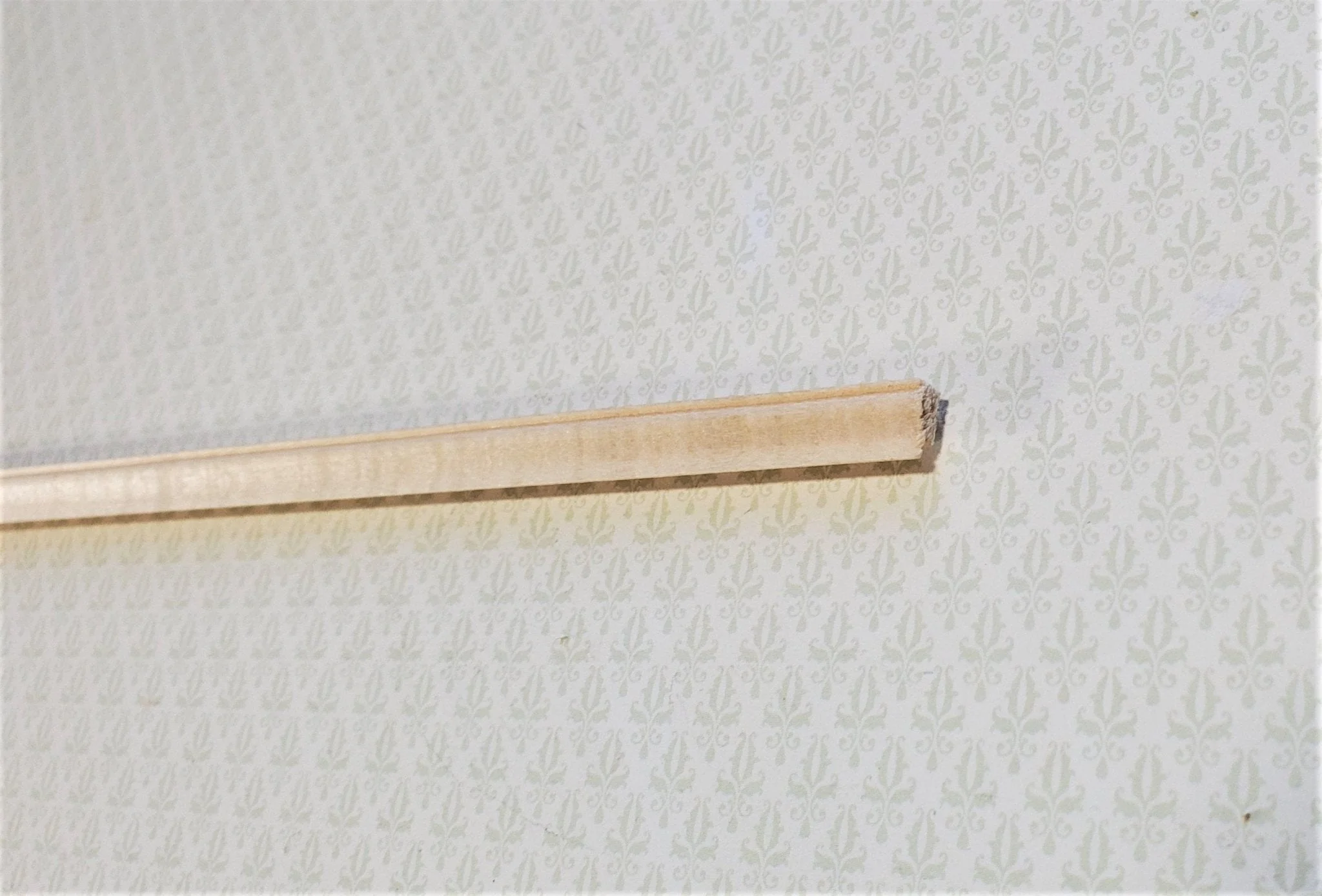 Dollhouse Miniatures Picture Frame or Trim Molding 1/4" wide x 18" long 1:12 Scale - Image 2