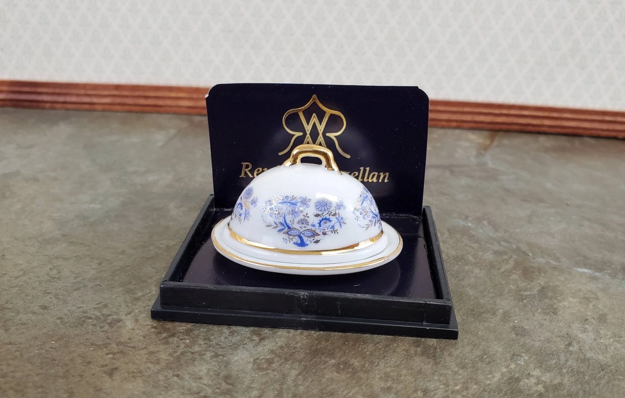 Dollhouse Miniatures Serving Platter with Lid Reutter Porcelain 1:12 Scale Blue White Dishes