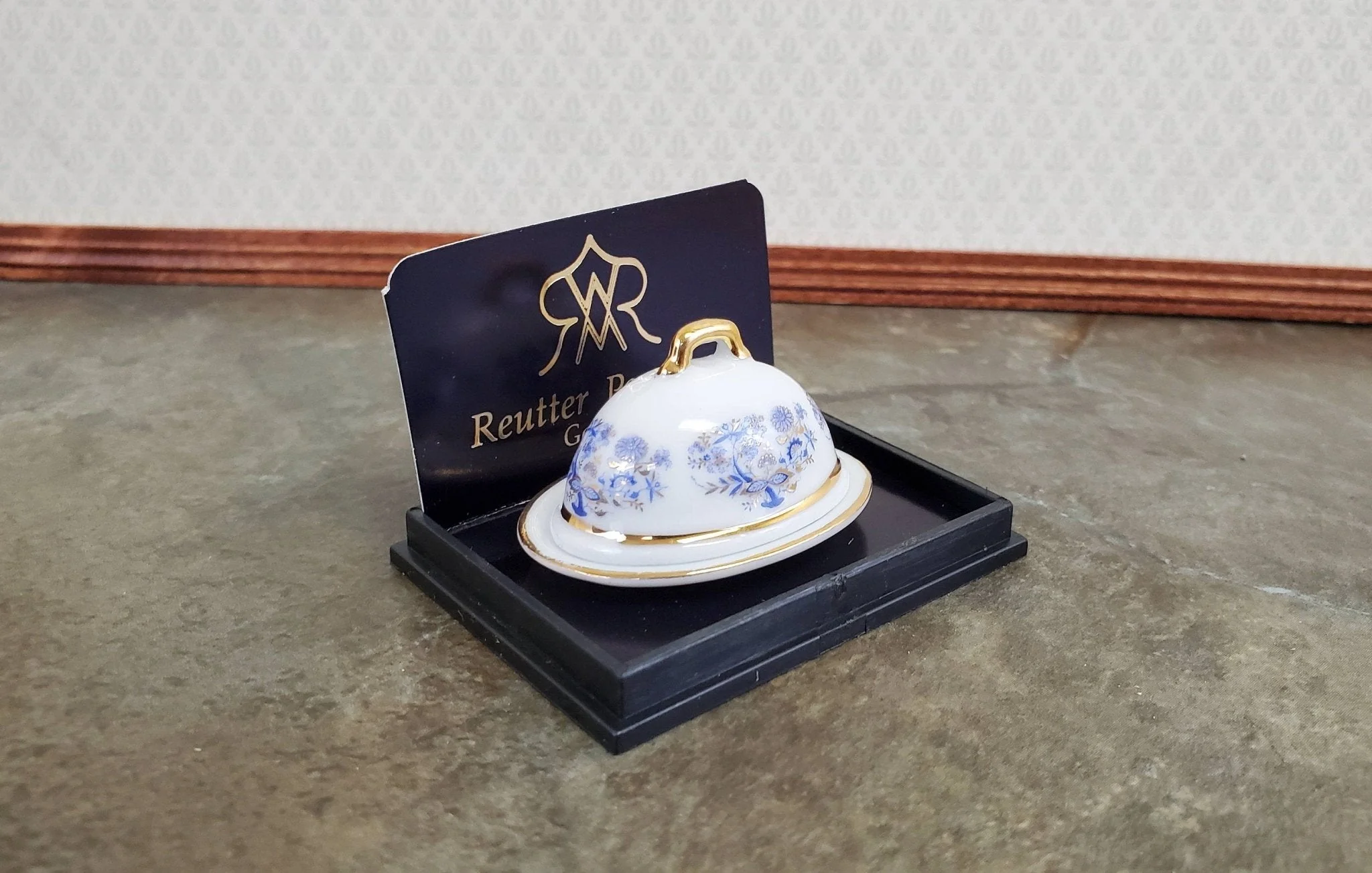 Dollhouse Miniatures Serving Platter with Lid Reutter Porcelain 1:12 Scale Blue White Dishes - Image 2