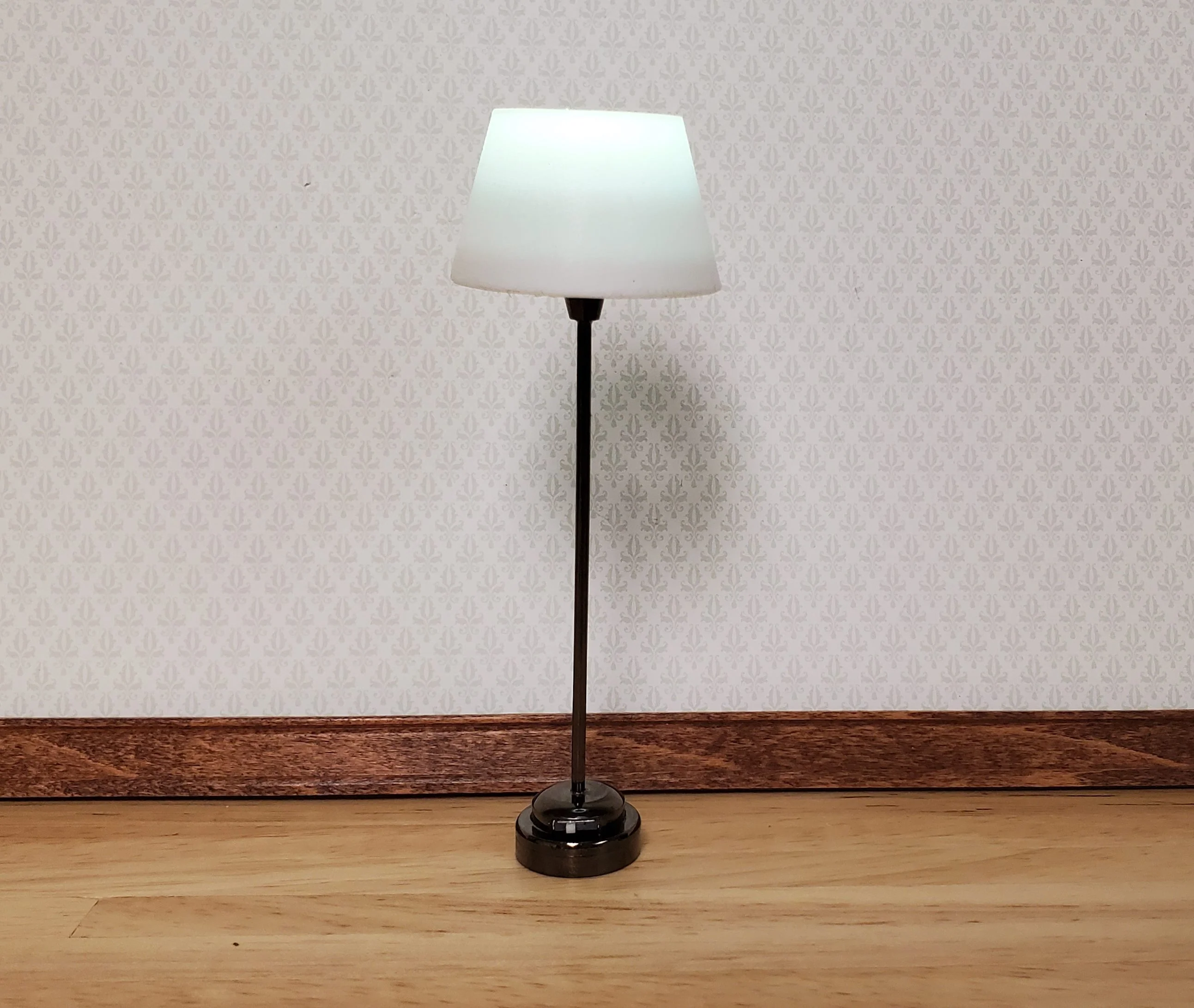 Dollhouse Modern Battery Light Floor Lamp Black Base 1:12 Scale Houseworks 2380 - Image 2