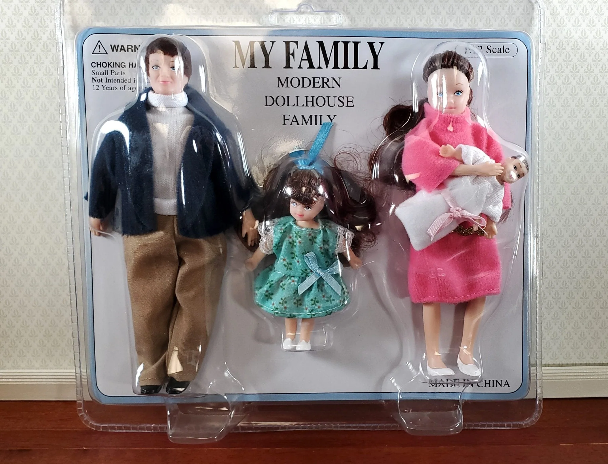 Dollhouse Modern Family Dolls Dad Mom Daughter Baby Poseable 1:12 Scale Removable Clothes - Image 3