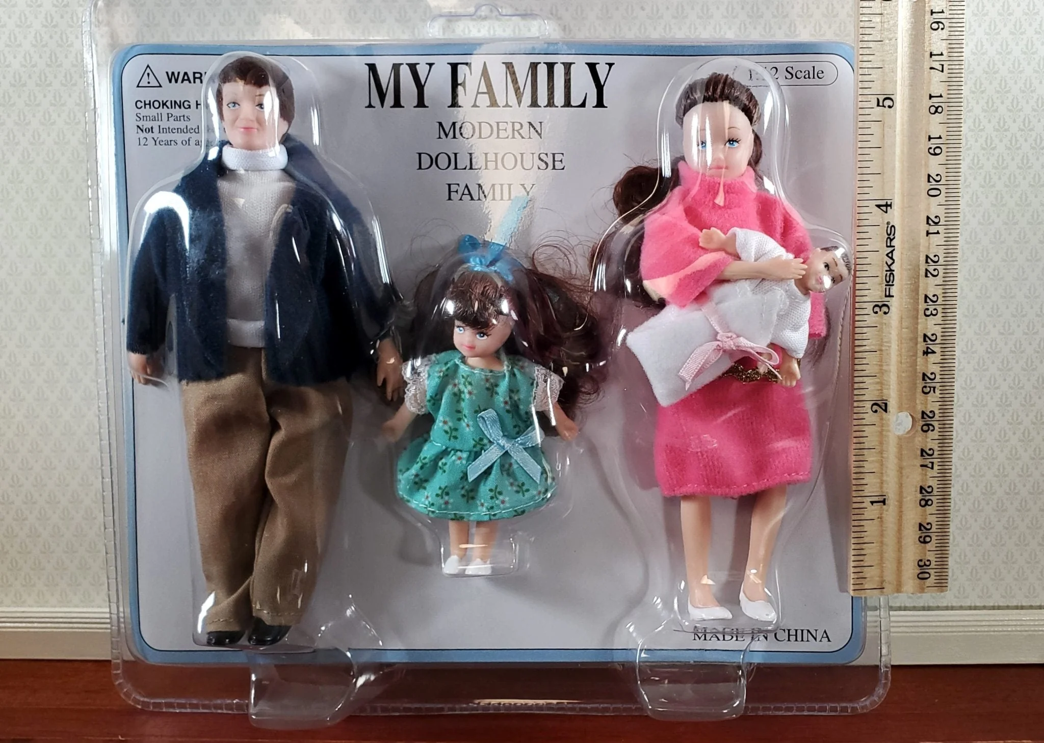 Dollhouse Modern Family Dolls Dad Mom Daughter Baby Poseable 1:12 Scale Removable Clothes - Image 4