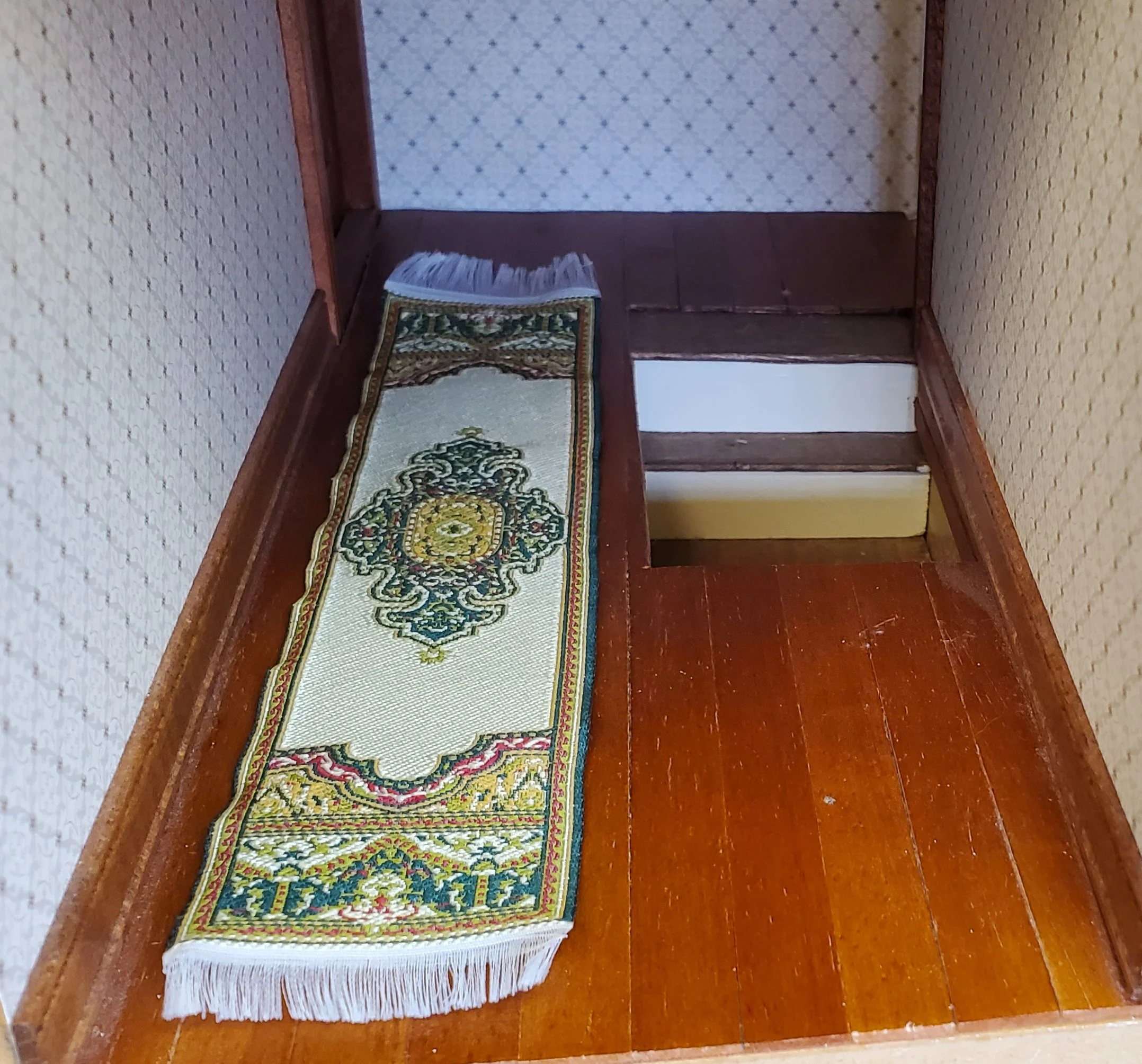 Dollhouse Narrow Carpet Rug Runner Gold Green Woven Fabric 1:12 Scale - Image 3