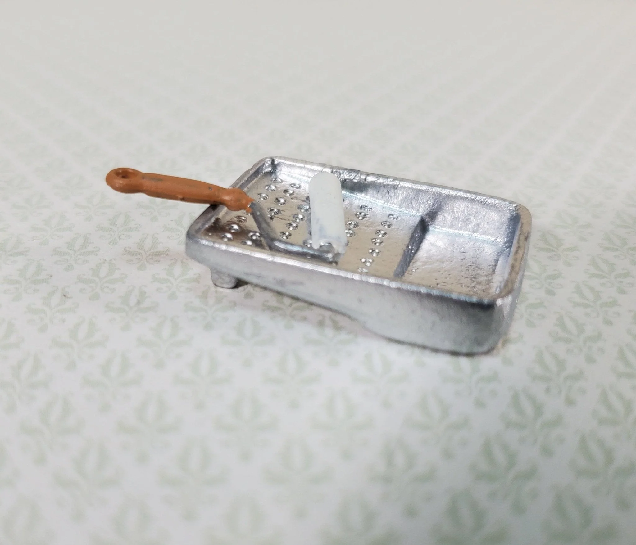 Dollhouse Paint Roller & Painting Pan 1:12 Scale Miniature Painted Metal - Image 3