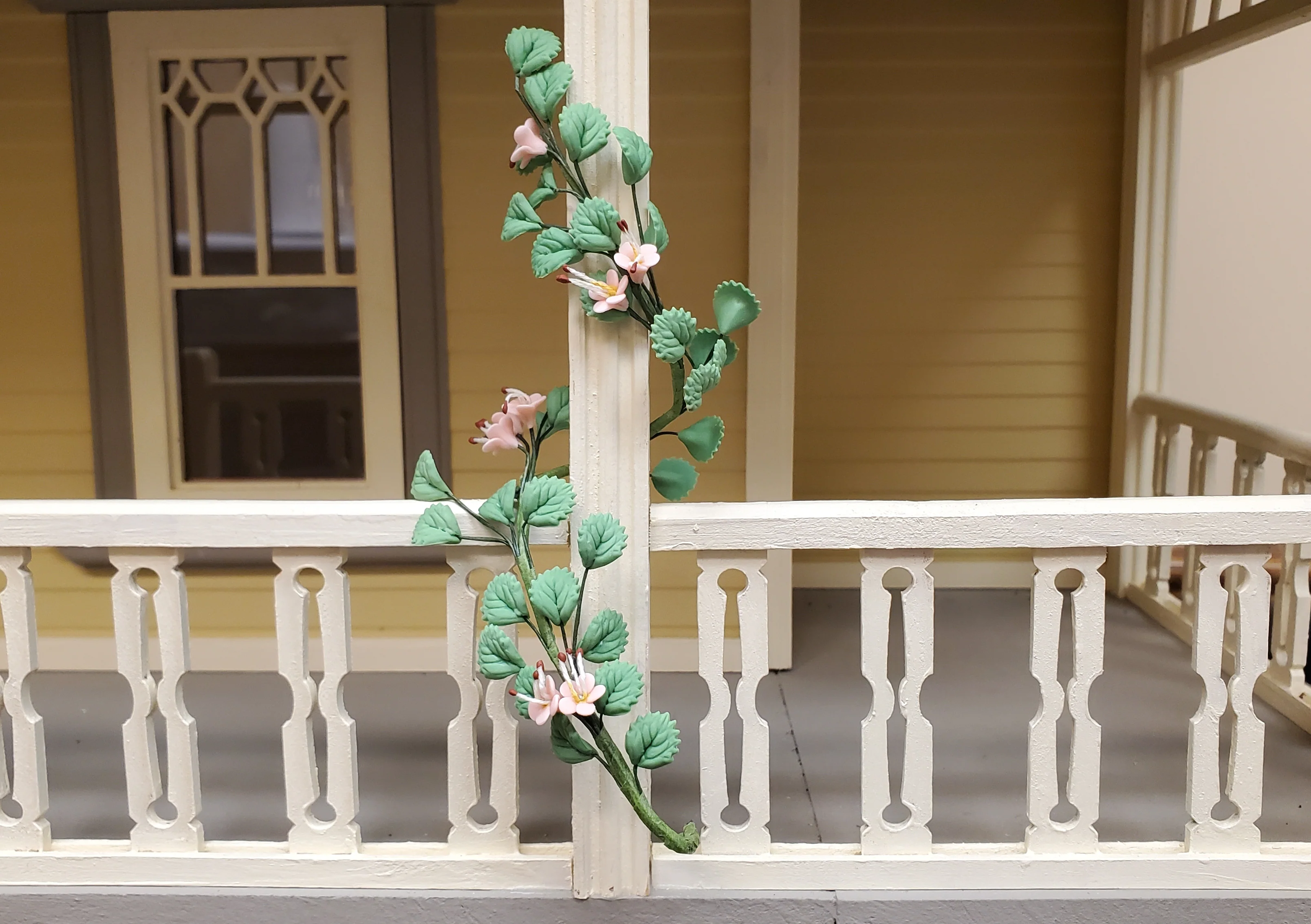 Dollhouse Pale Cranberry Flowering Vine 1:12 Scale Miniature Garden Plants