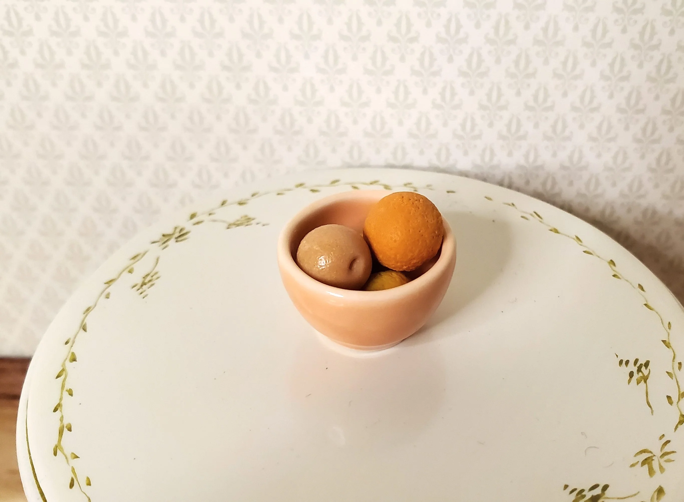 Dollhouse Peach Ceramic Serving Bowl 1:12 Scale Miniature - Image 2