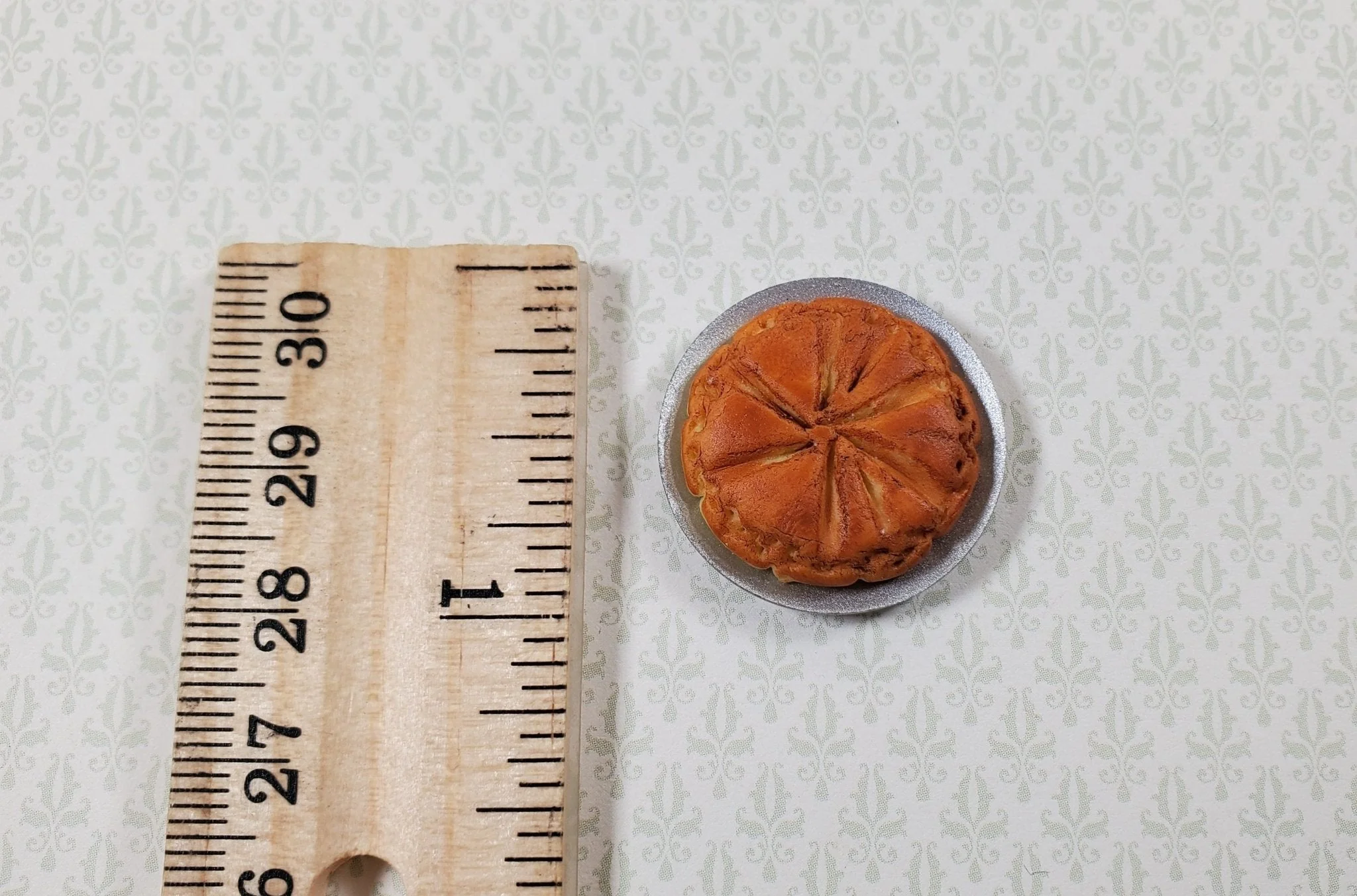 Dollhouse Pie on a Pie Tin 1:12 Scale Miniature Kitchen Food Bakery - Image 4