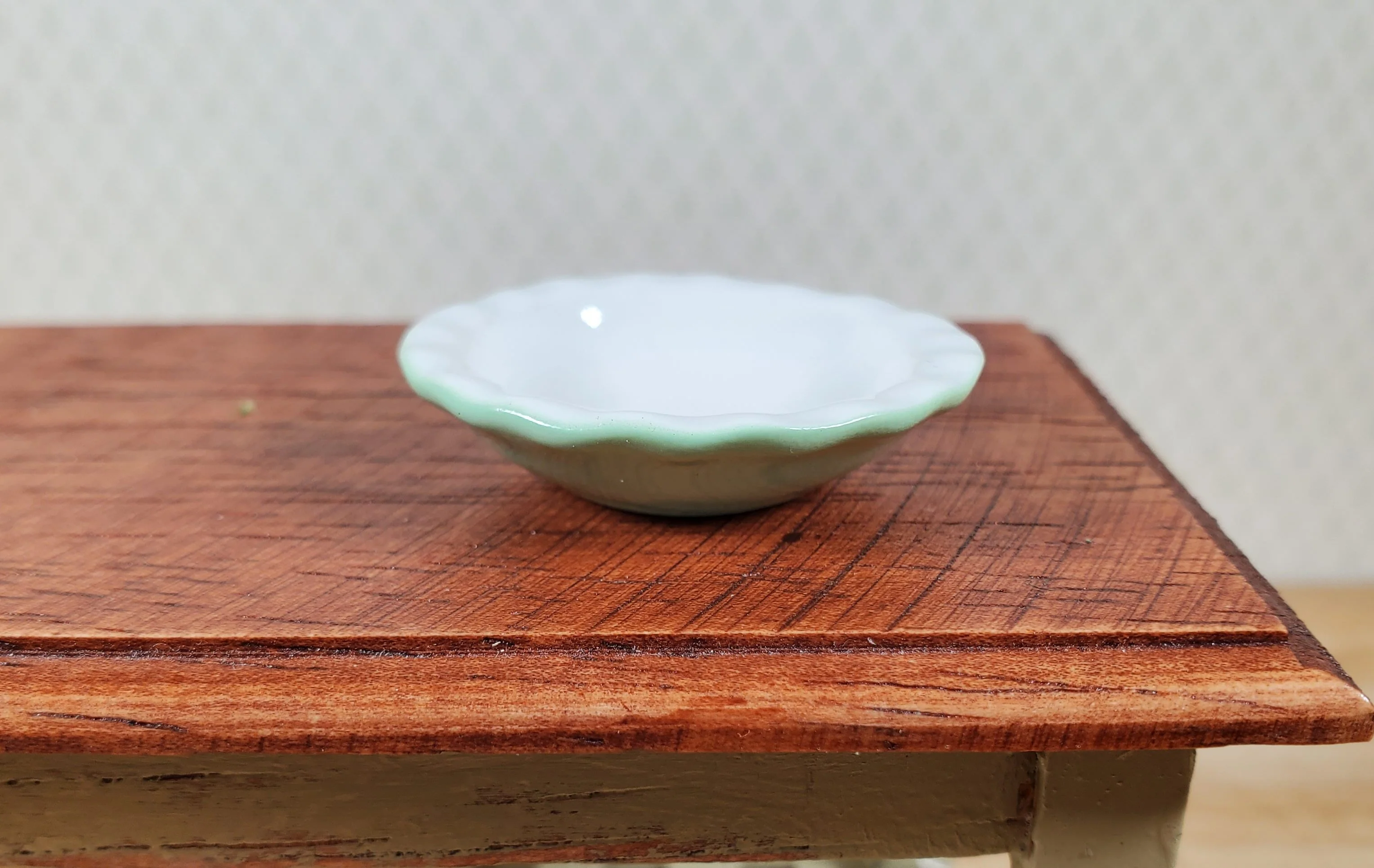 Dollhouse Pie Plate Ceramic Green 1:6 Scale Miniature Kitchen Accessory - Image 2