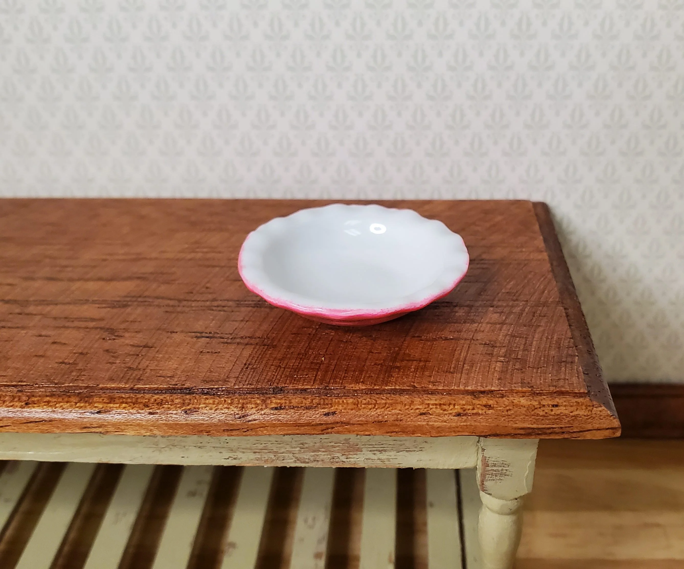 Dollhouse Pie Plate Ceramic Pink 1:12 Scale Miniature Kitchen Accessory - Image 2