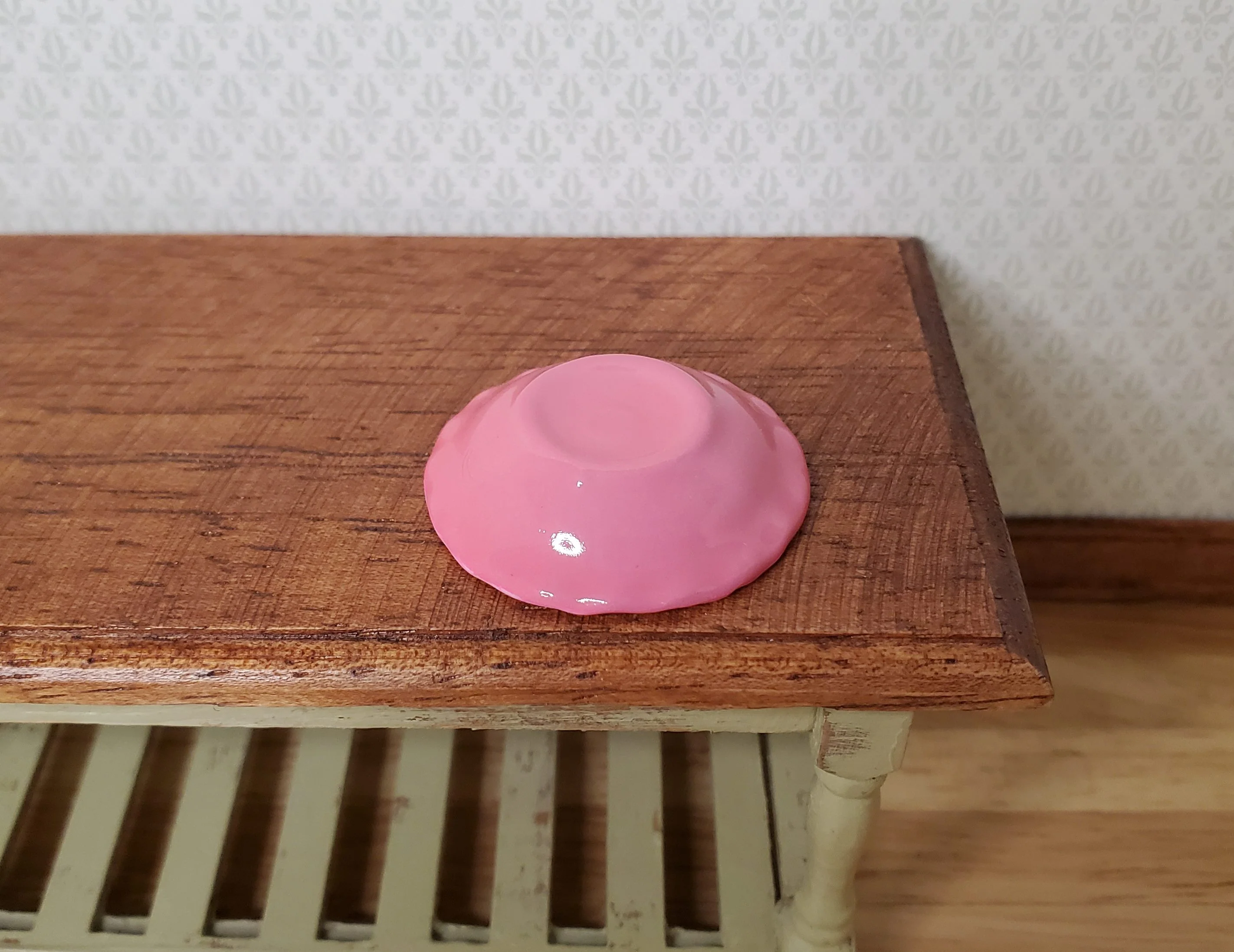 Dollhouse Pie Plate Ceramic Pink 1:12 Scale Miniature Kitchen Accessory - Image 3
