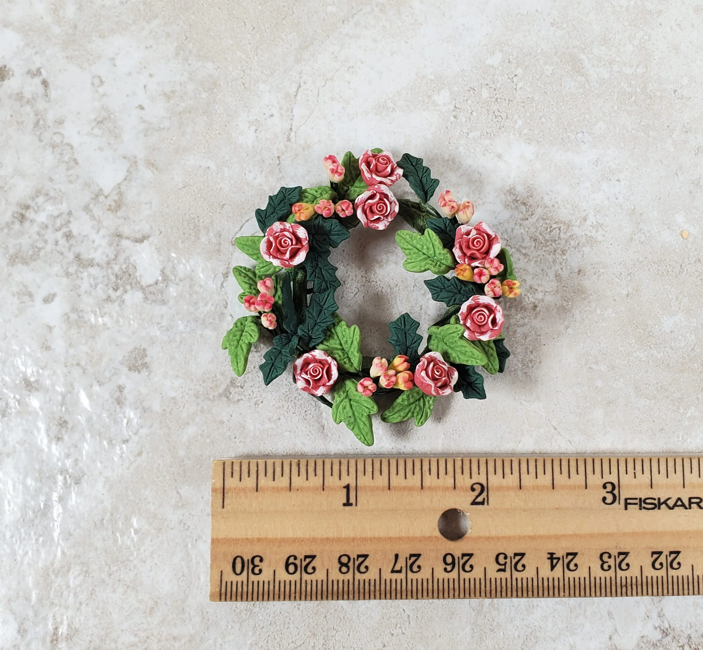 Dollhouse Pink and White Roses in a Floral Wreath 1:12 Scale Miniature - Image 3