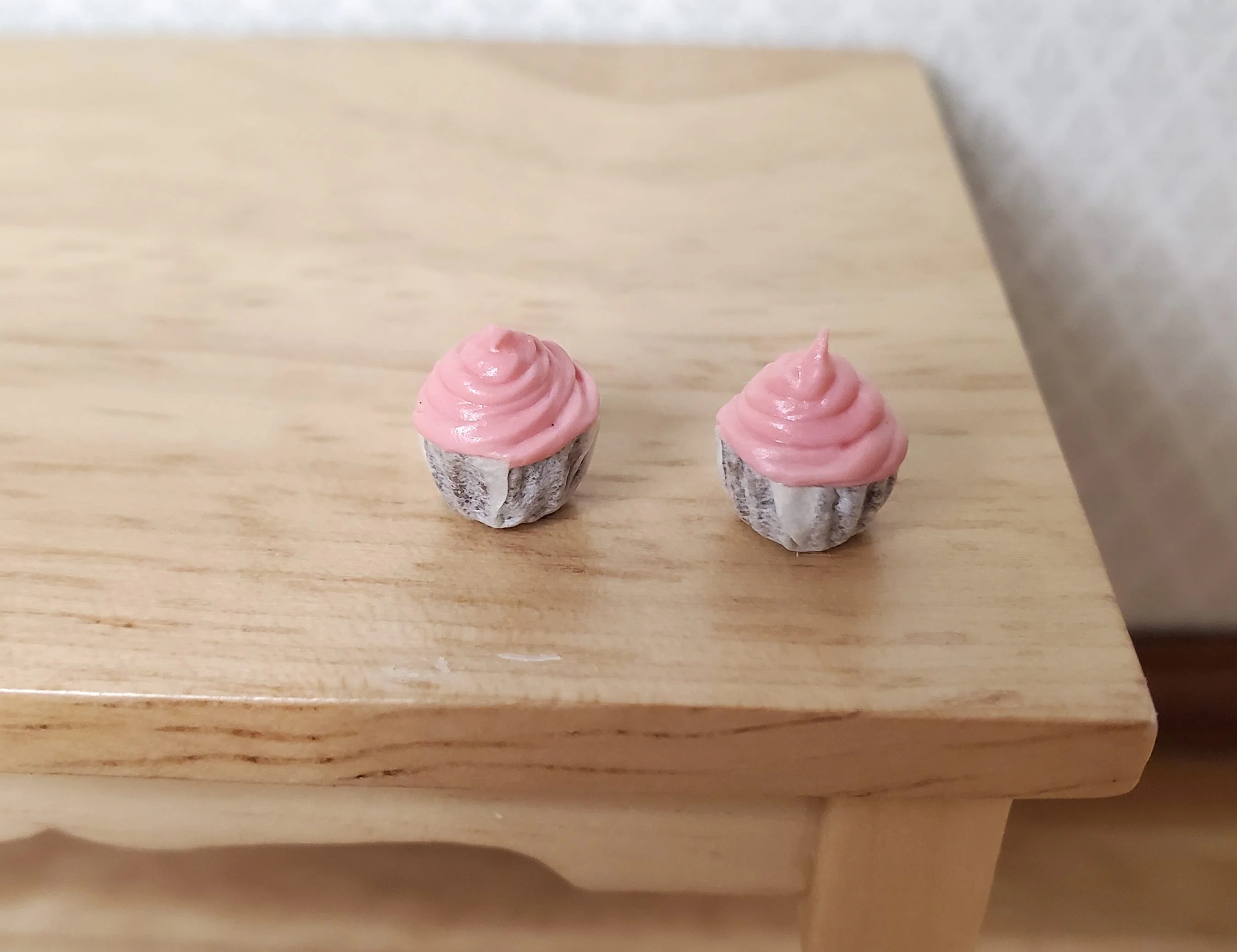 Dollhouse Pink Frosting Cupcakes Set of 2 1:12 Scale Miniature Food - Image 2