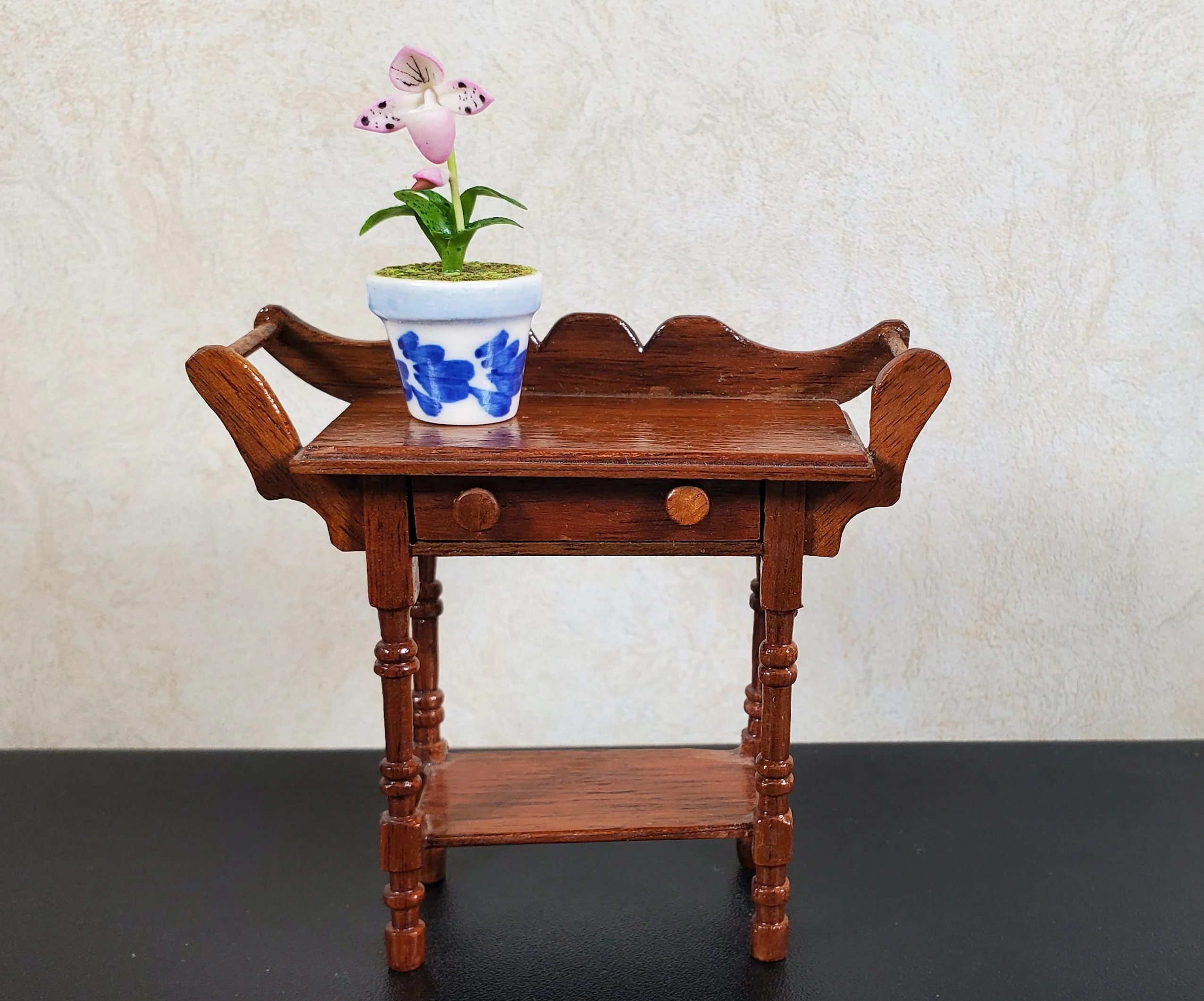 Dollhouse Pink Lady Slipper in a Blue & White Ceramic Pot 1:12 Scale Miniature - Image 3