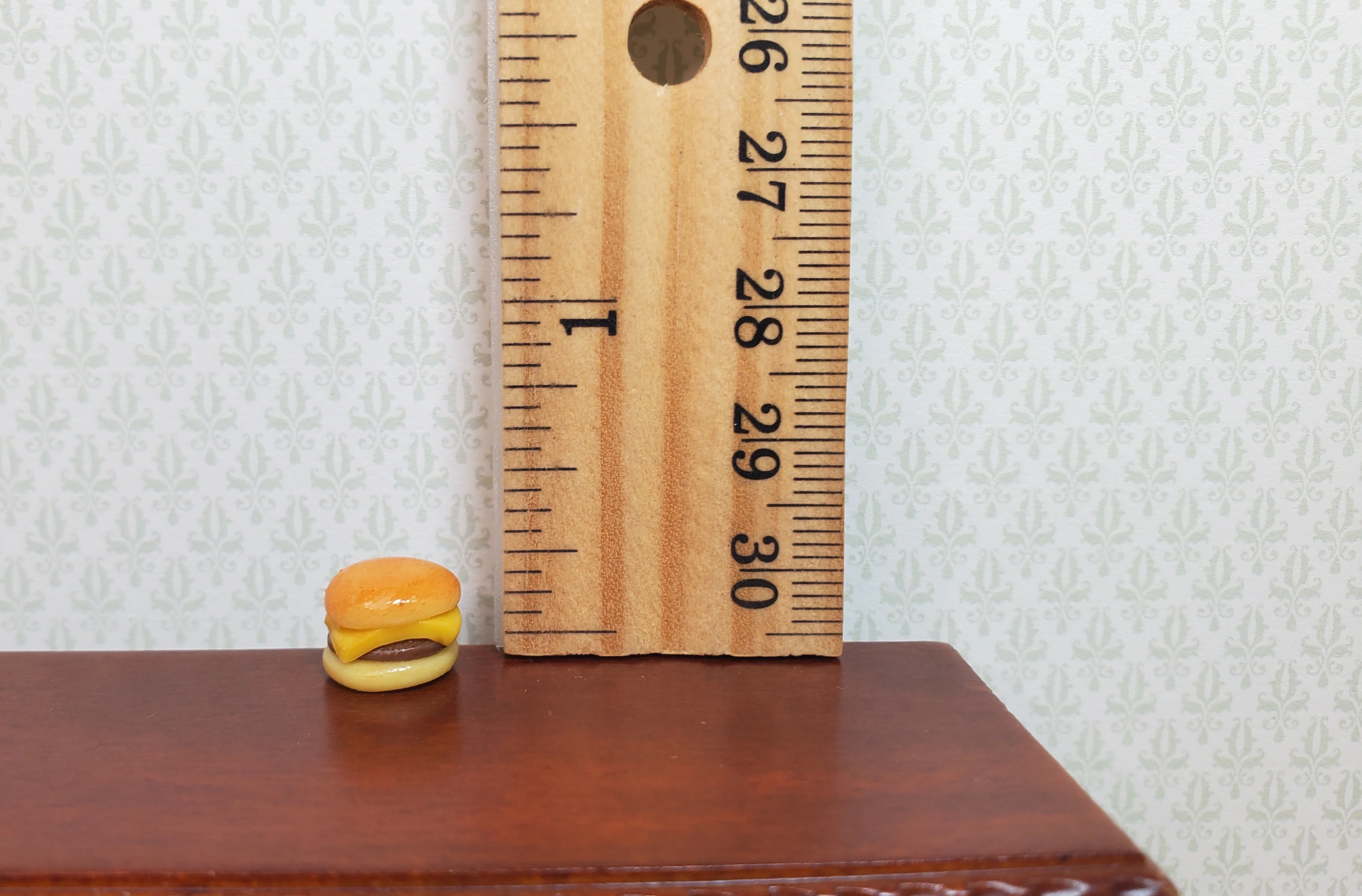 Dollhouse Plain Cheeseburger 1:12 Scale Miniature Food Kitchen - Image 3