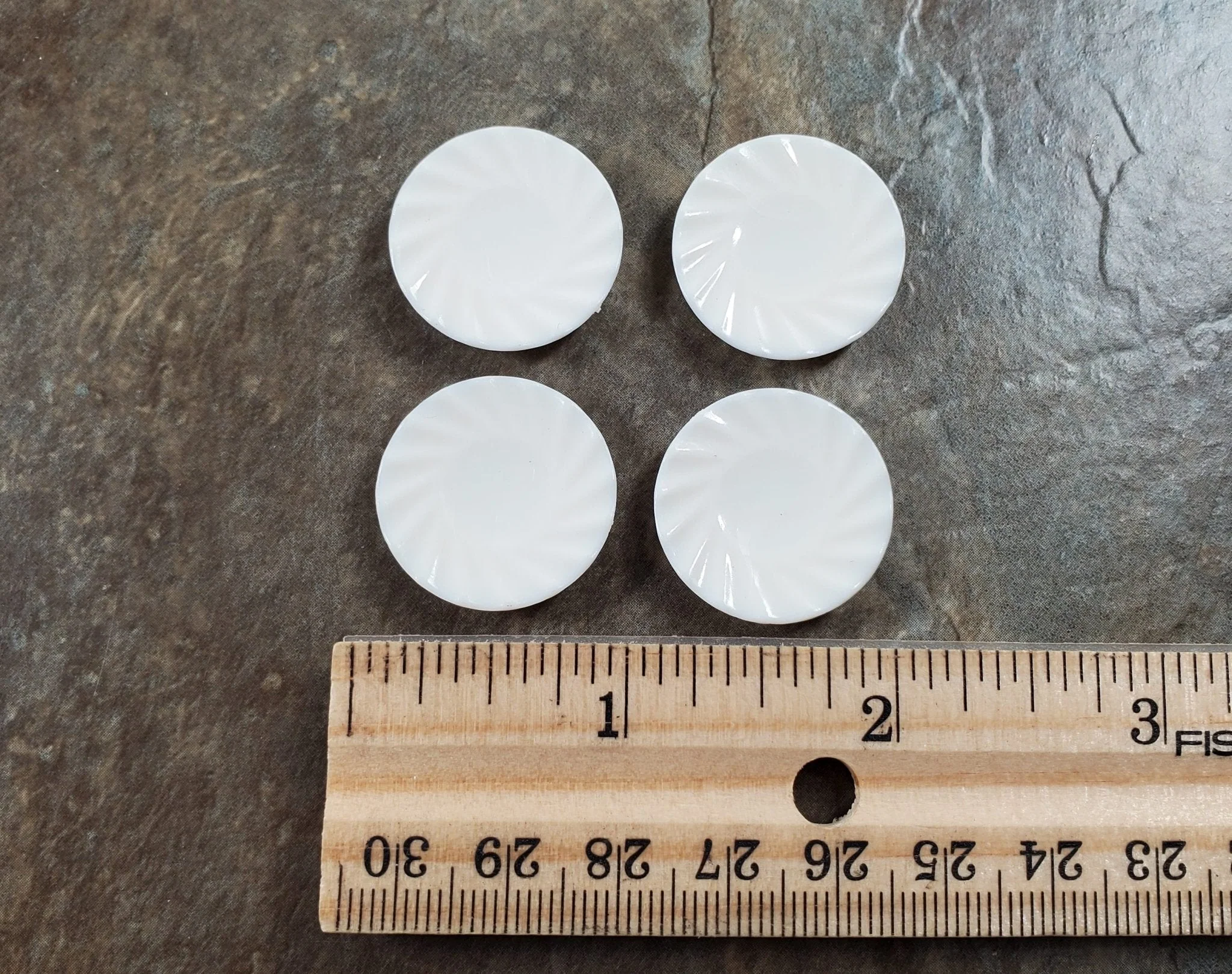 Dollhouse Plates Scalloped x4 White Decorative Edge Plastic 1:12 Miniatures - Image 4