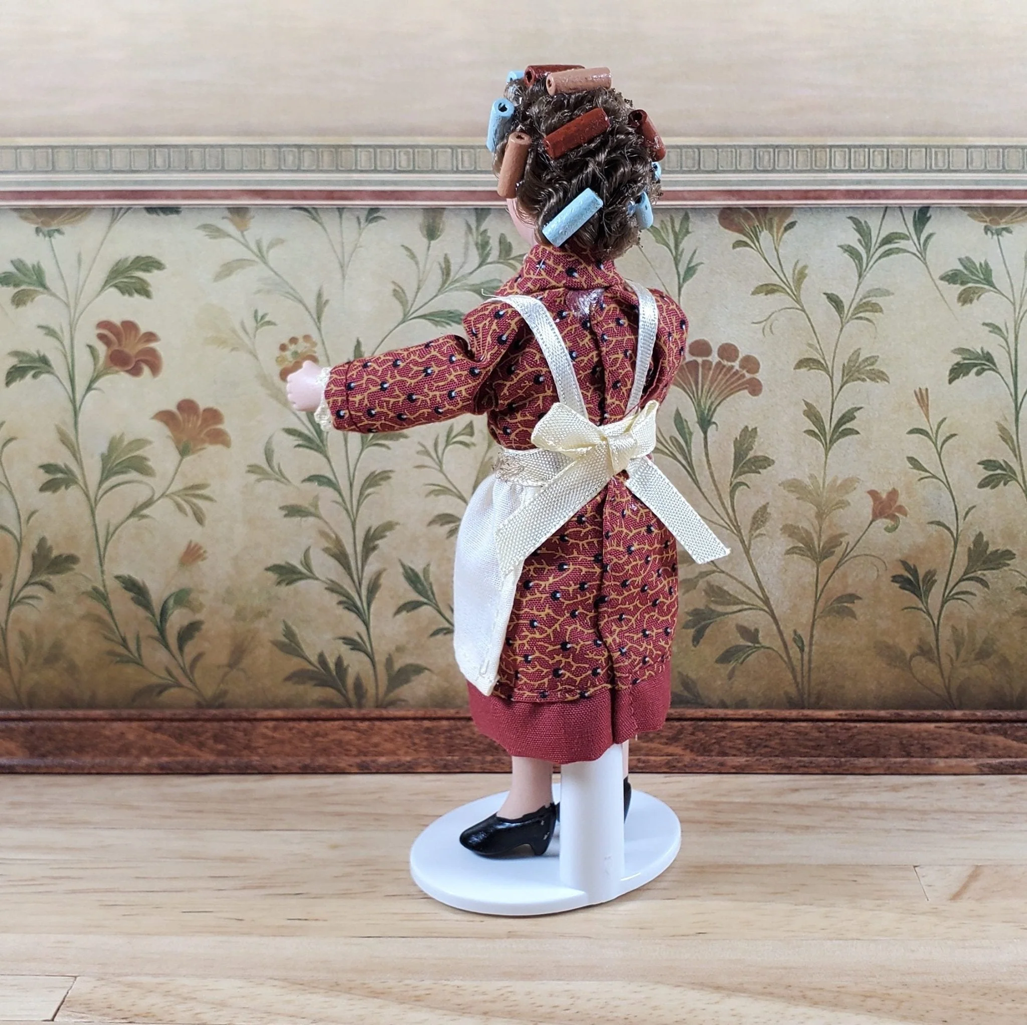 Dollhouse Porcelain Doll Modern Grandma or Mom with Curlers 1:12 Scale Miniature - Image 4
