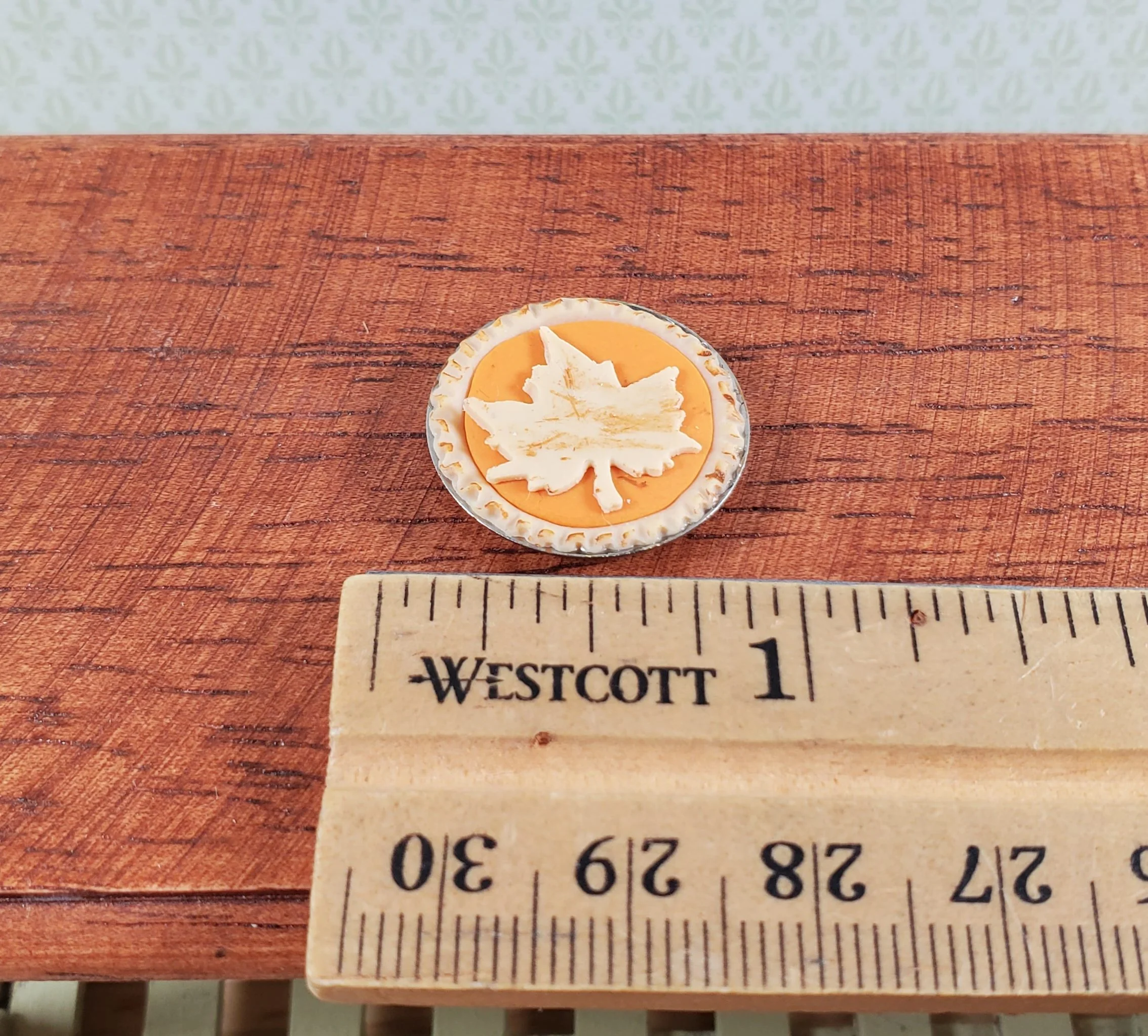 Dollhouse Pumpkin Pie with Maple Leaf Design 1:12 Scale Dessert - Image 3