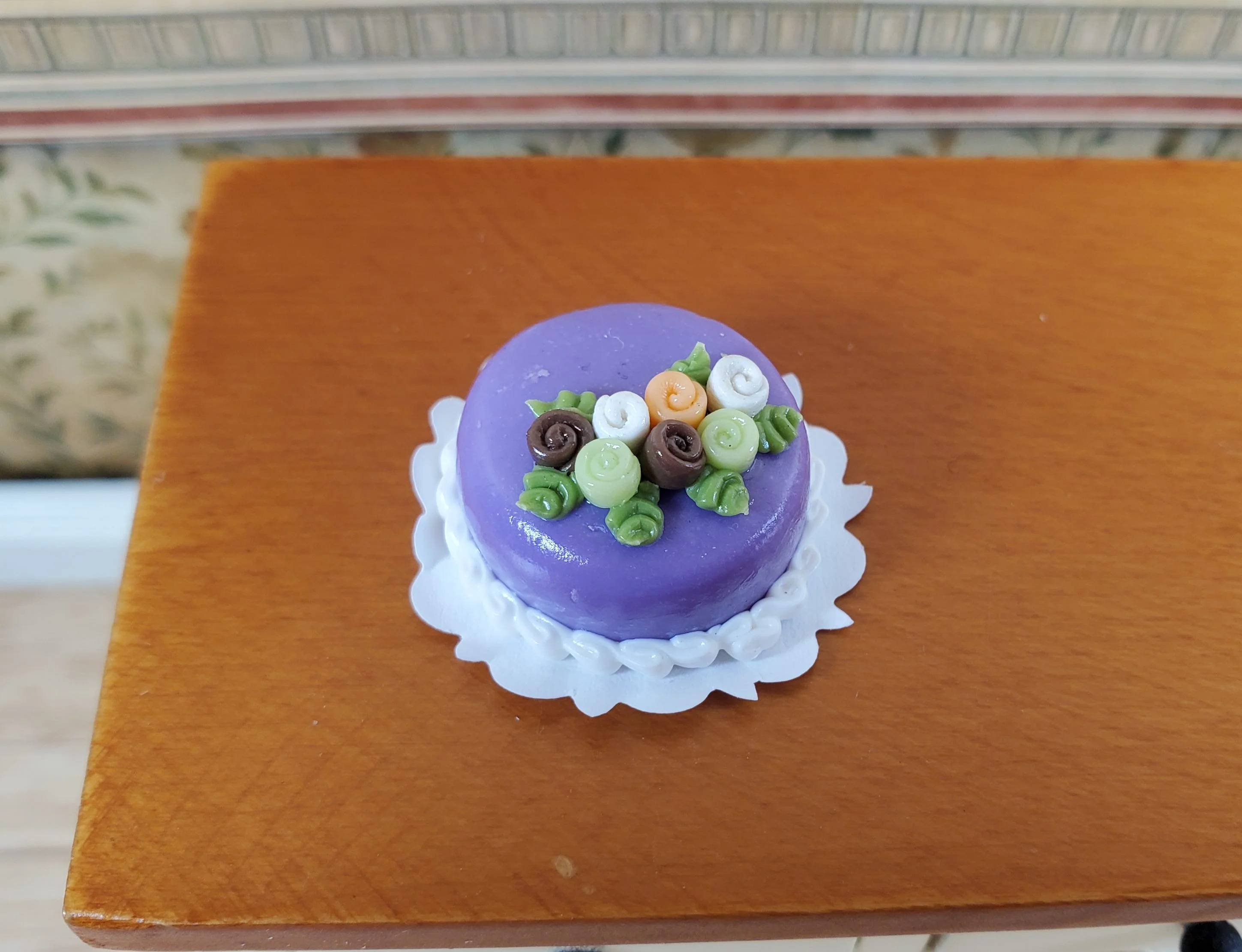 Dollhouse Purple Cake with Rose Decorations 1:12 Scale Miniature Dessert - Image 2