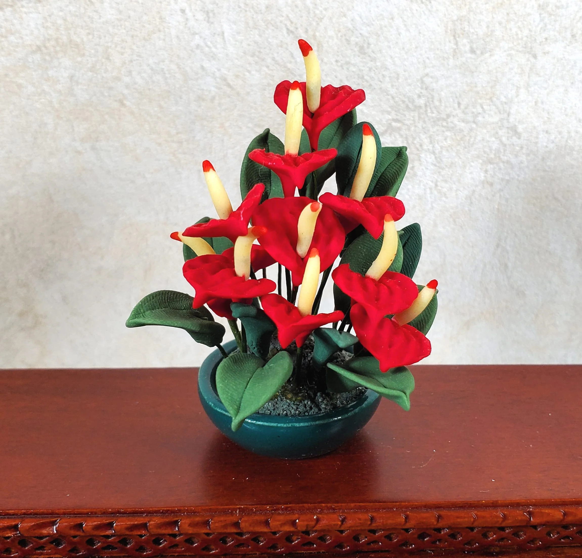 Dollhouse Red Anthurium Plant in Dark Green Bowl 1:12 Scale Miniature - Image 2