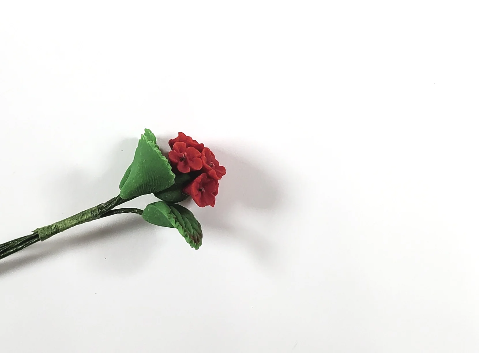 Dollhouse Red Geranium Single Stem with Foliage 1:12 Scale Miniature - Image 2