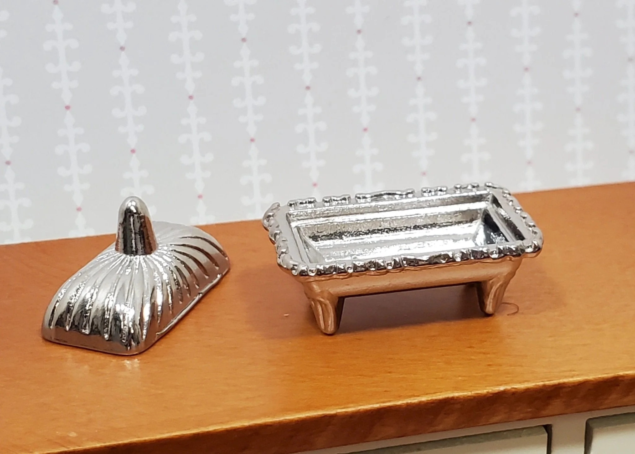 Dollhouse Serving Dish with Cover Metal Silver Finish 1:12 Scale Miniature Kitchen