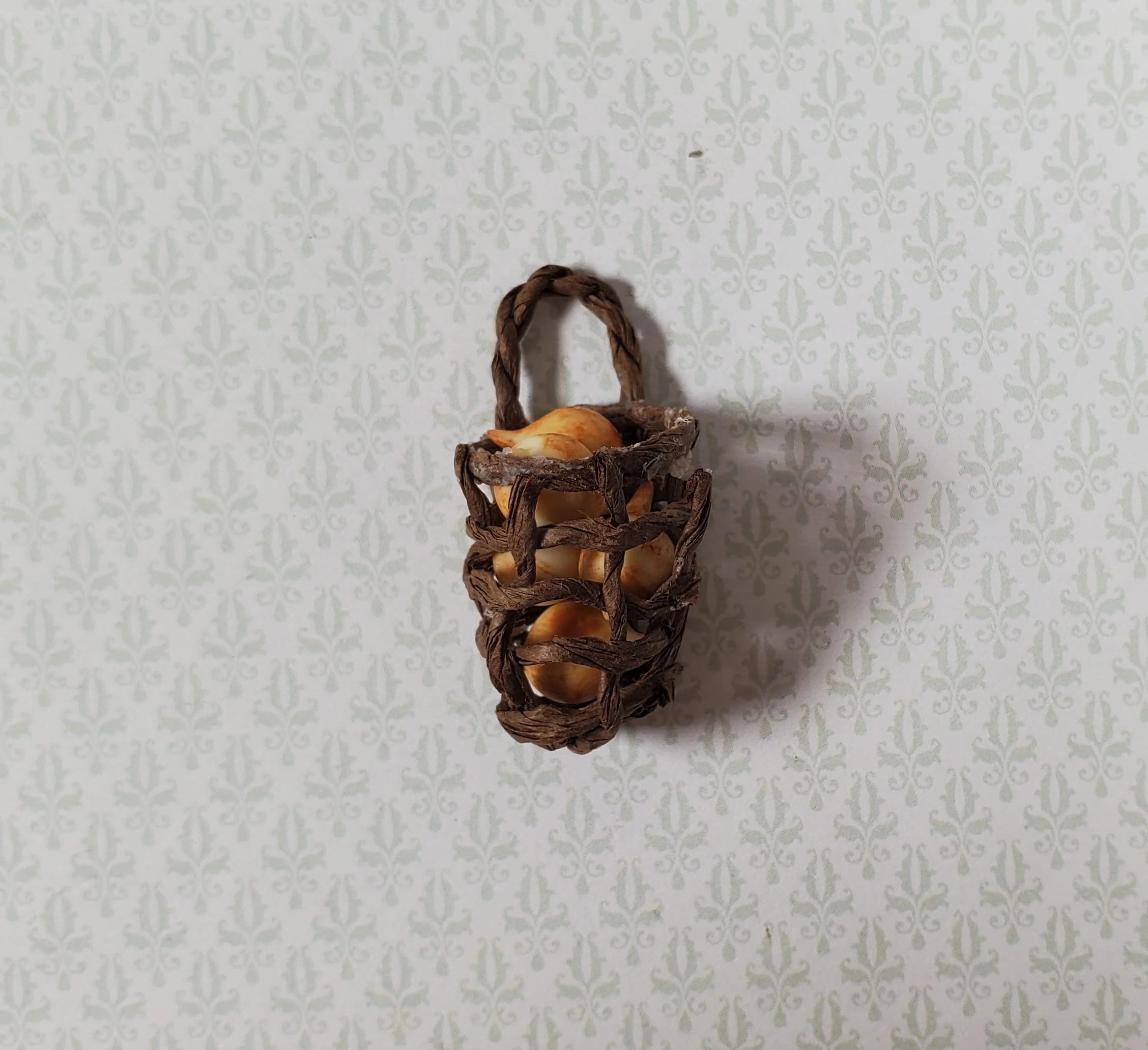 Dollhouse Shaker Twine Onion Basket 1:12 Scale Miniature Kitchen - Image 2