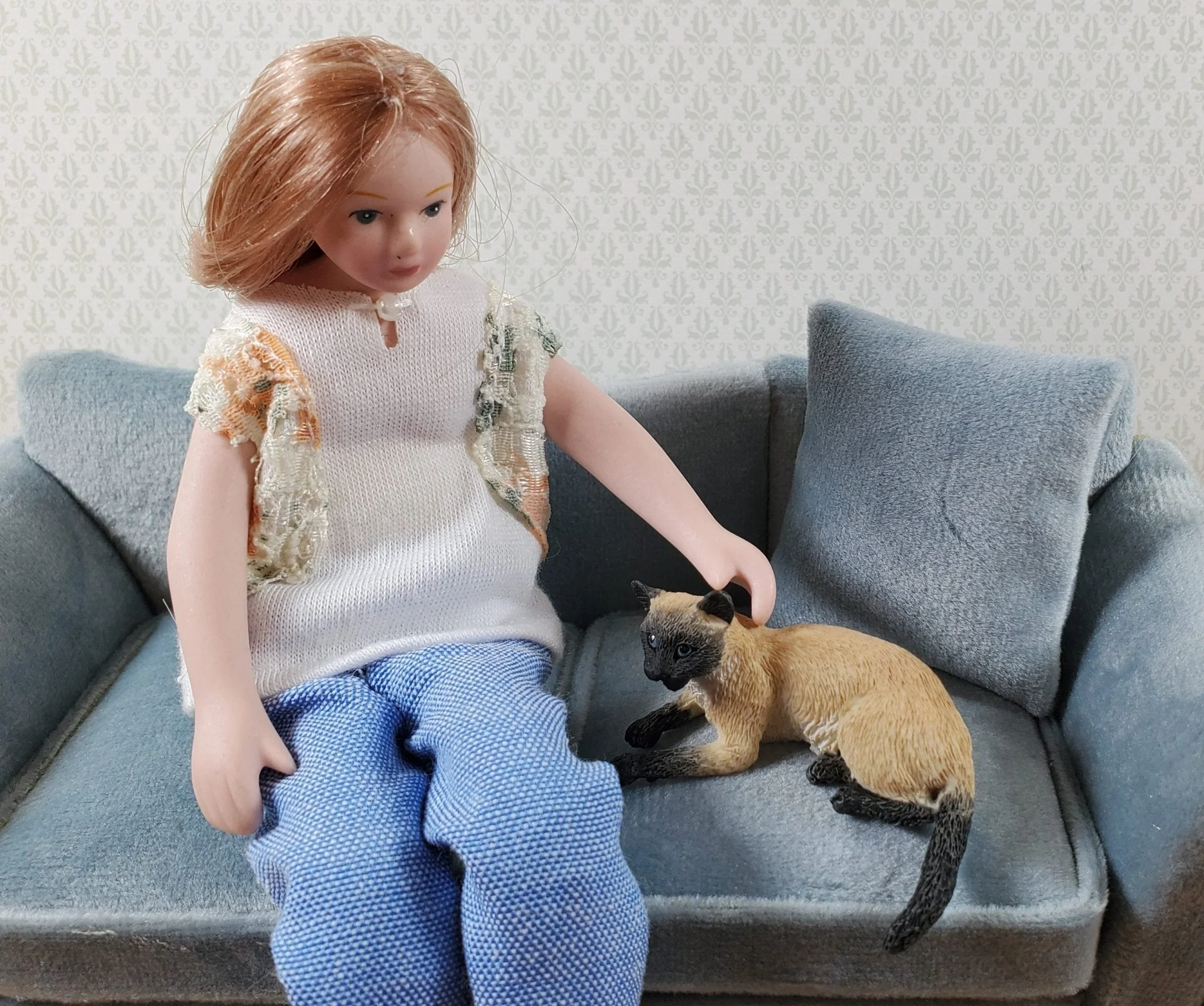 Dollhouse Siamese Cat Lying Down Head Up 1:12 Scale Miniature Pet - Image 3