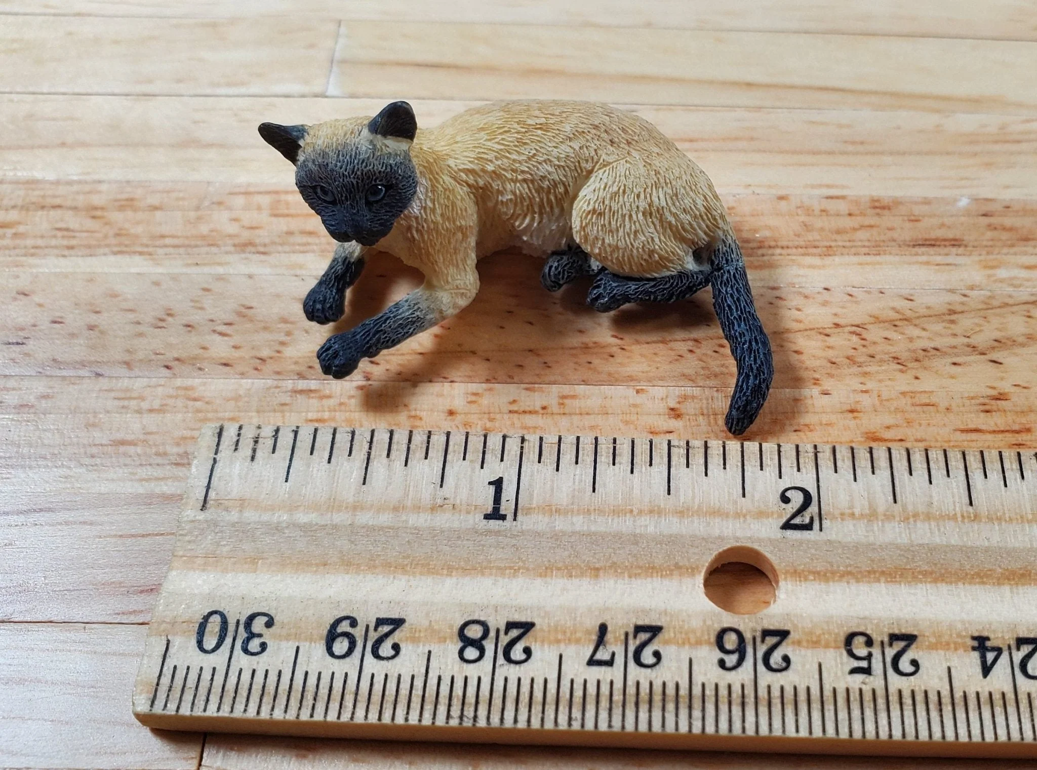 Dollhouse Siamese Cat Lying Down Head Up 1:12 Scale Miniature Pet - Image 4