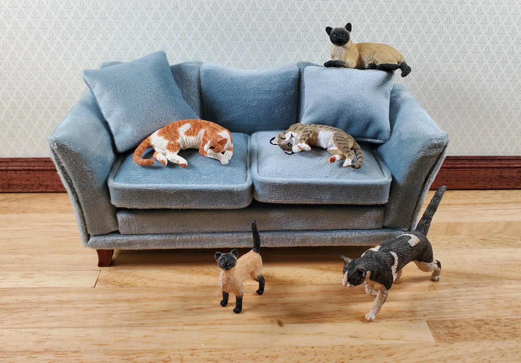 Dollhouse Siamese Cat Lying Down Head Up 1:12 Scale Miniature Pet - Image 5