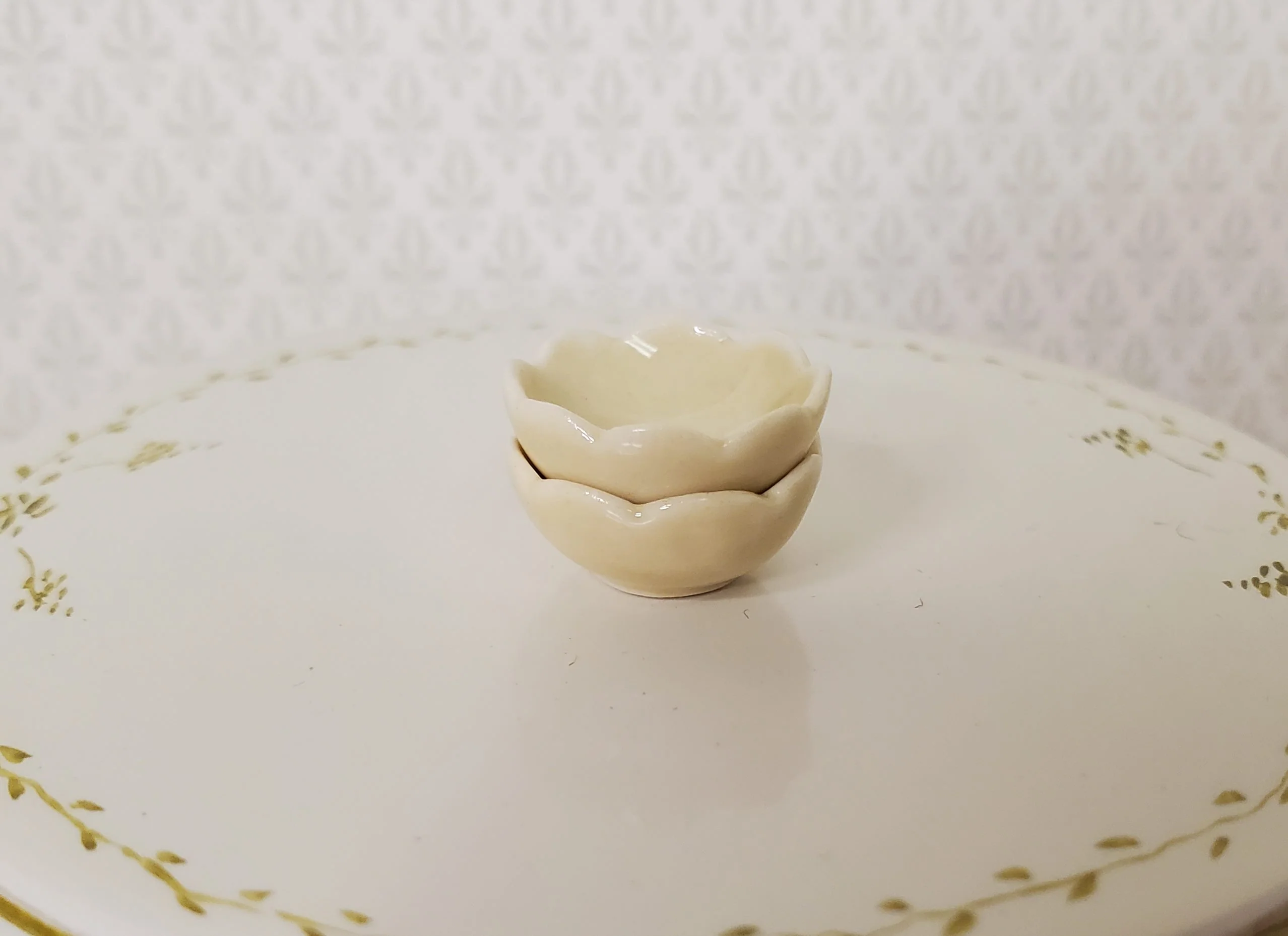 Dollhouse Small Dark Cream Scalloped Ceramic Bowls x2 1:12 Scale Miniature
