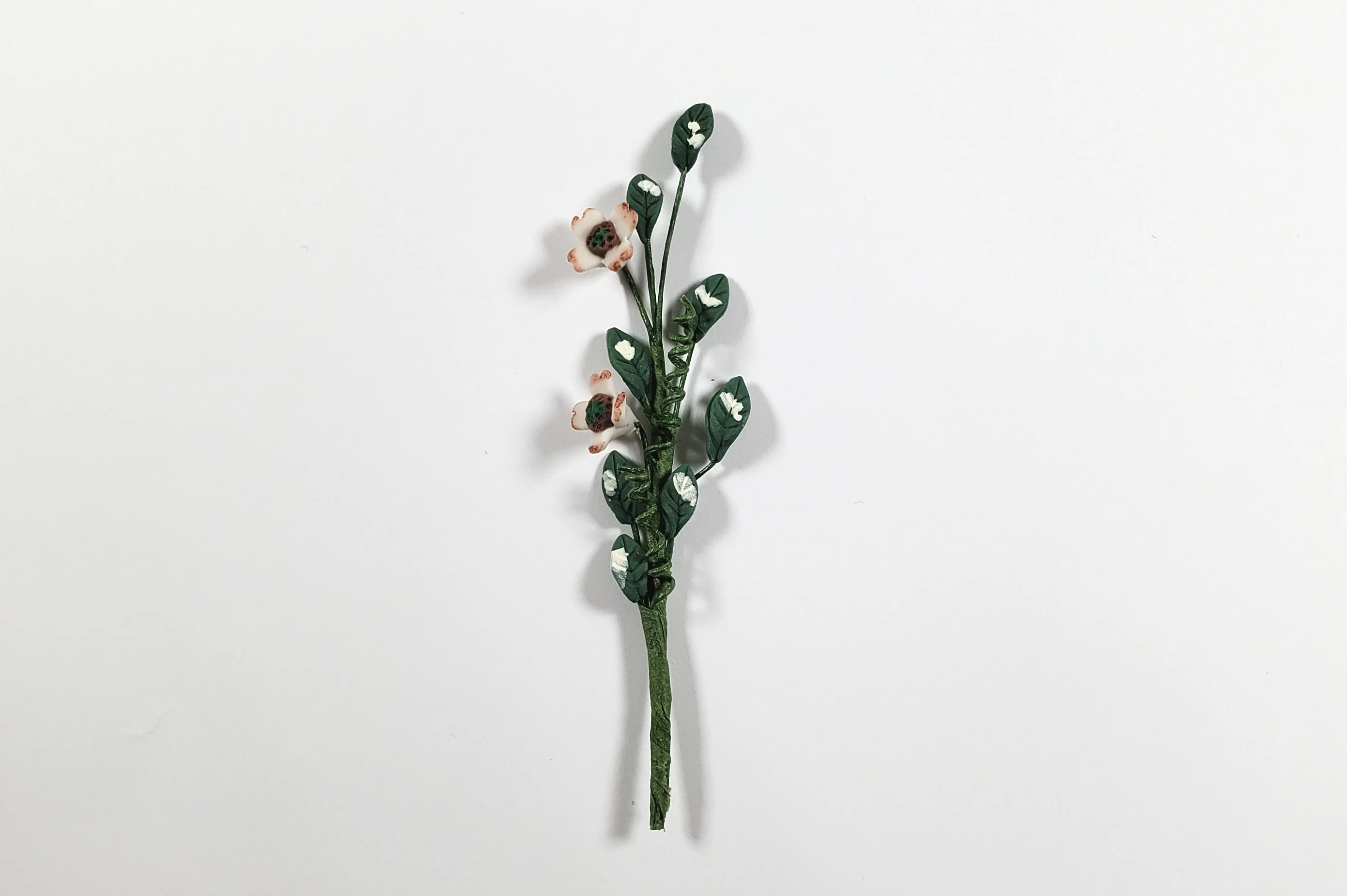 Dollhouse Small Dogwood Single Long Vine Stem with Foliage 1:12 Scale Miniature